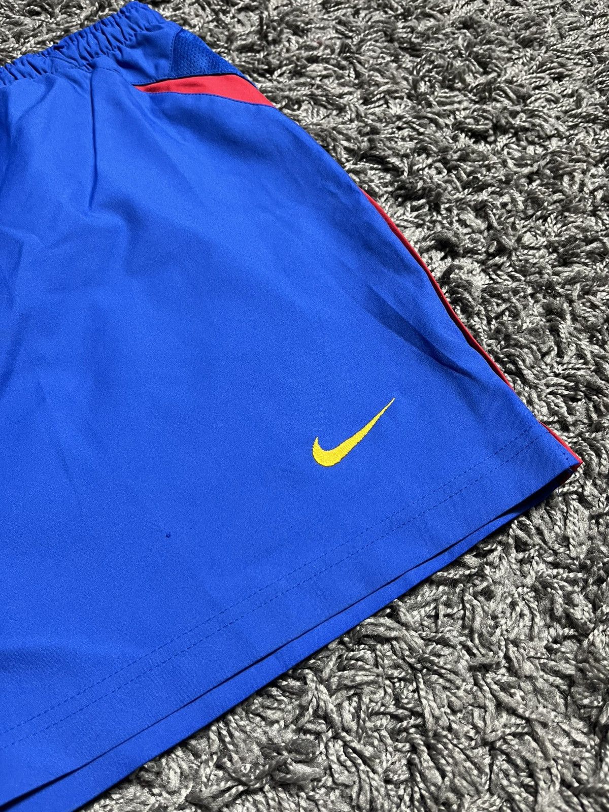 Nike NIKE VINTAGE 2002/2003 BASEL 1893 FOOTBALL SOCCER SHORTS Size US 32 / EU 48 - 3 Thumbnail