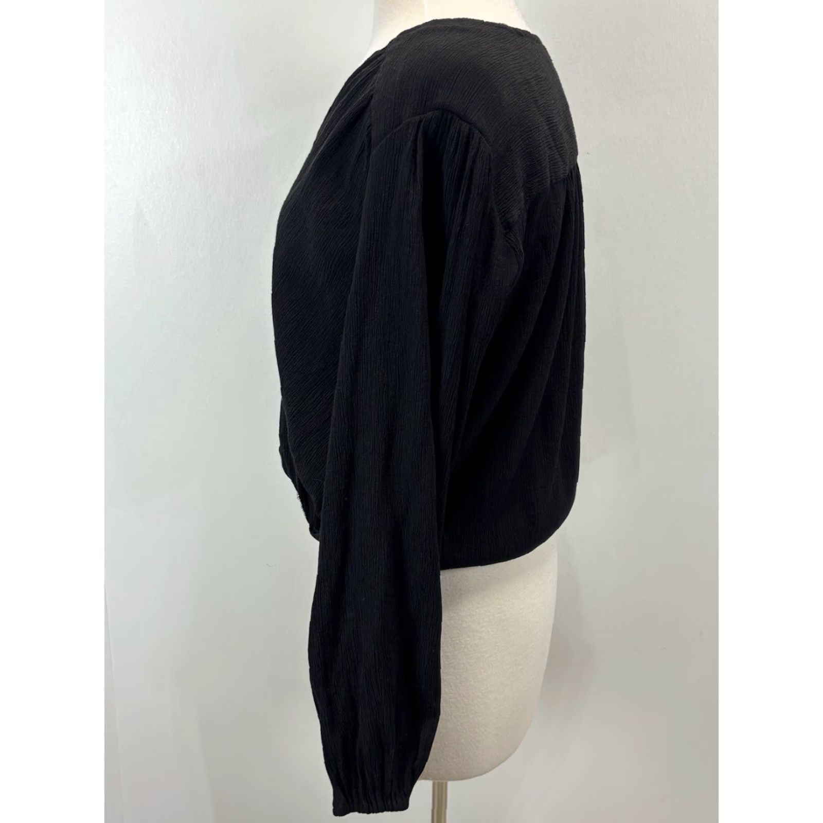 Free People FREE PEOPLE Bohemian Wrap Blouse S Black Long Balloon Sleeve 70s Womens Size S / US 4 / IT 40 - 2 Thumbnail