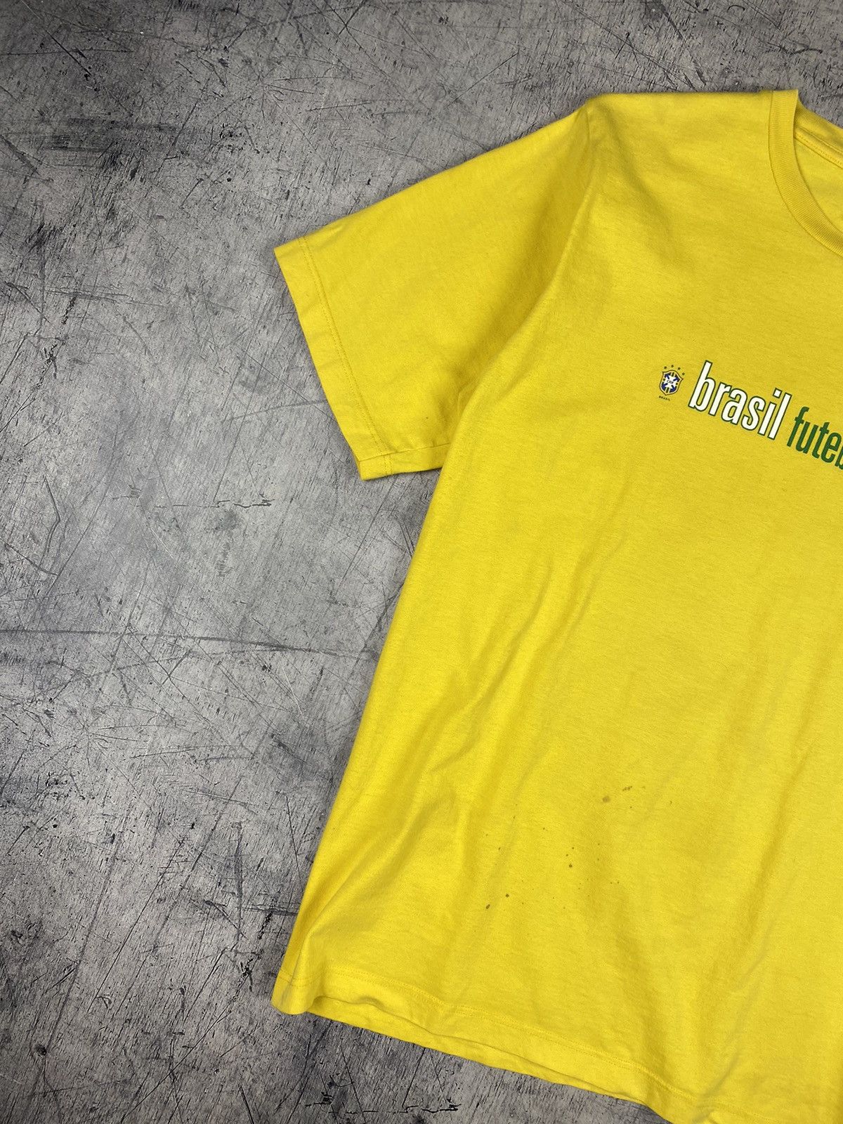 Nike Vintage Nike Brasil Big Logo Soccer Shoes Tee T Shirt Size US M / EU 48-50 / 2 - 3 Thumbnail