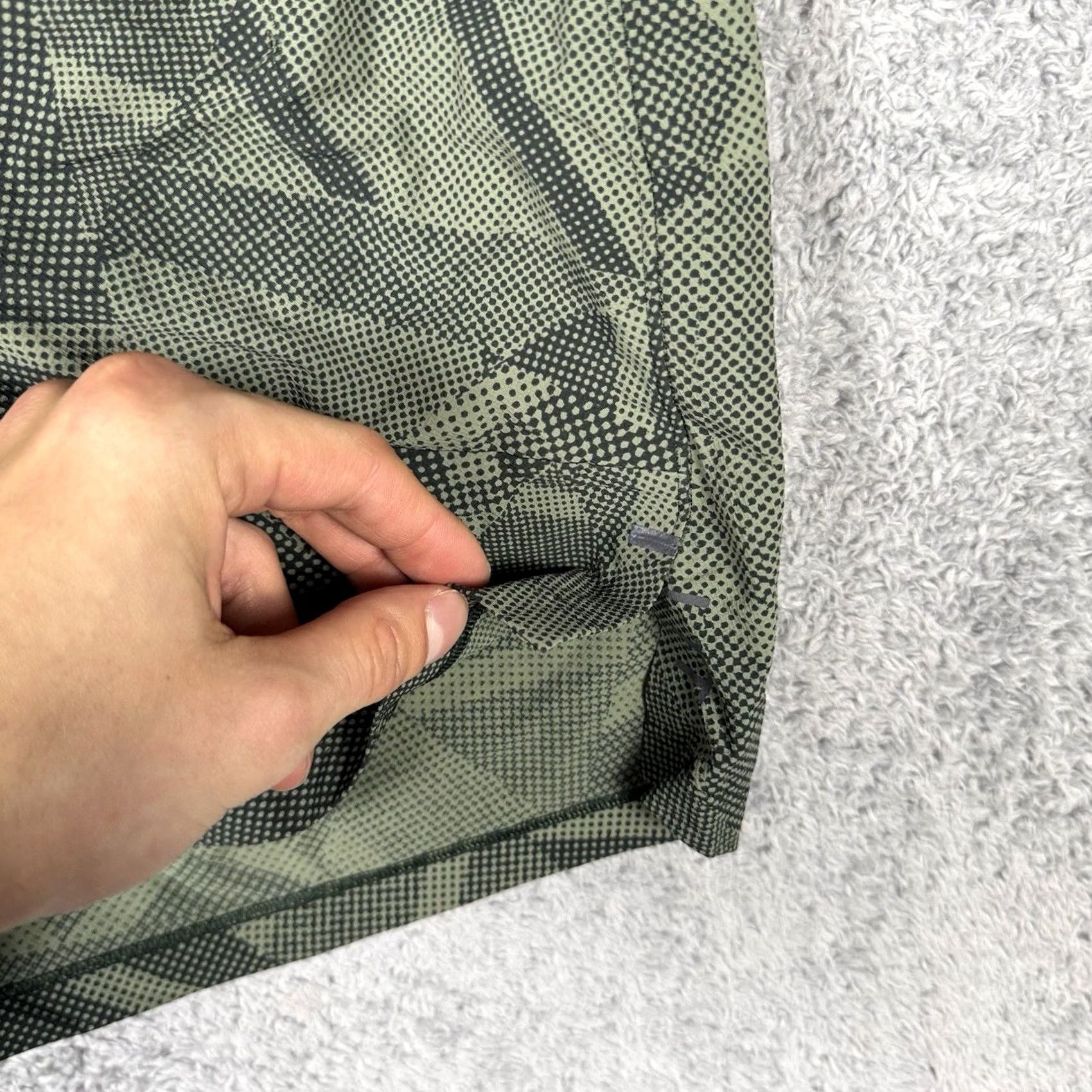 Lululemon Lululemon License to Train Short Men M Lined 7” Camo Training Performance M7AUJS Size US 31 - 4 Thumbnail