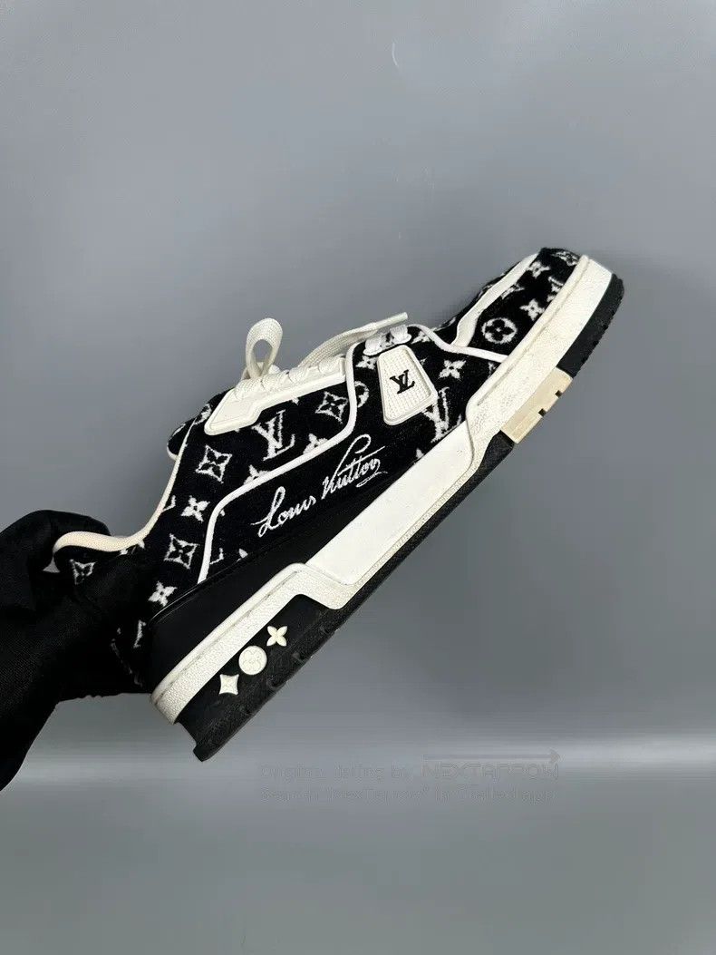 Louis Vuitton Louis Vuitton Trainer Black and White Flocked Full Print F Size US 7 / EU 40 - 5 Thumbnail