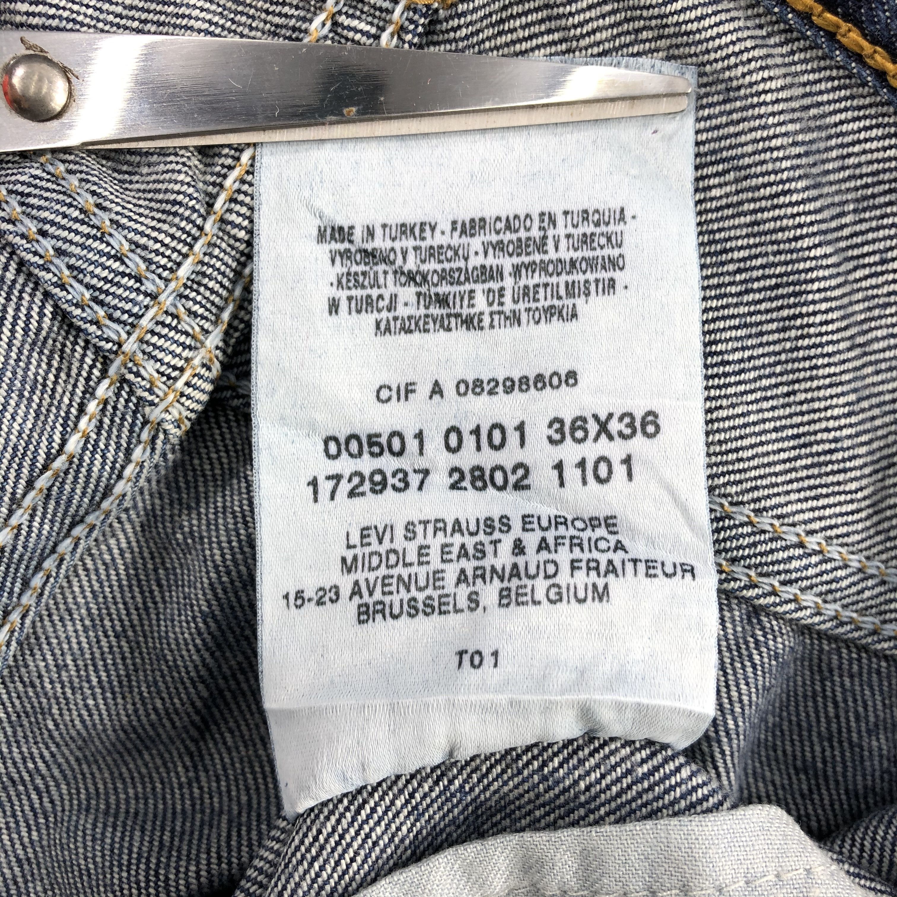 Levi's Vintage 90s Distress Levis 501 Denim Jeans- JM1068 Size US 36 / EU 52 - 12 Thumbnail