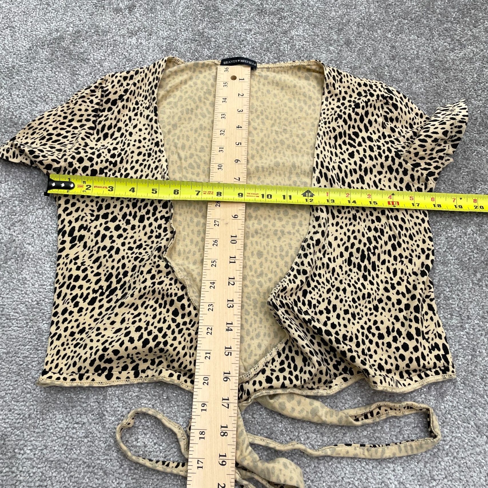 Brandy Melville Brandy Merville Cropped Top Shirt Womens S Brown Leopard Short Sleeve V-Neck Knit Cotton Spandex Regular Fit Mockup: Animal Print Jewelry? Size S / US 4 / IT 40 - 6 Thumbnail