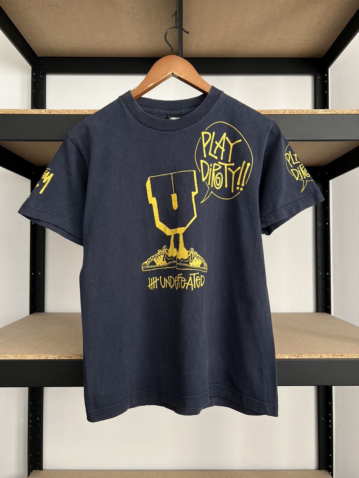 Stussy Vintage 2000s Stussy Undefeated Play Dirty Tokyo T-shirt Size US S / EU 44-46 / 1 - 3 Thumbnail