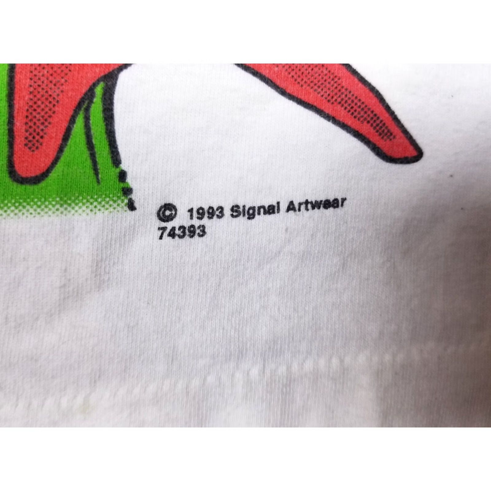 Vintage VINTAGE 93' SIGNAL ARTWEAR REMOTE CONTROL FREAK WHITE T-SHIRT SZ XLARGE Shirt Men XL White Logo Band Grunge Retro USA 90s Boys Mens Girls Womens Size US XL / EU 56 / 4 - 2 Thumbnail