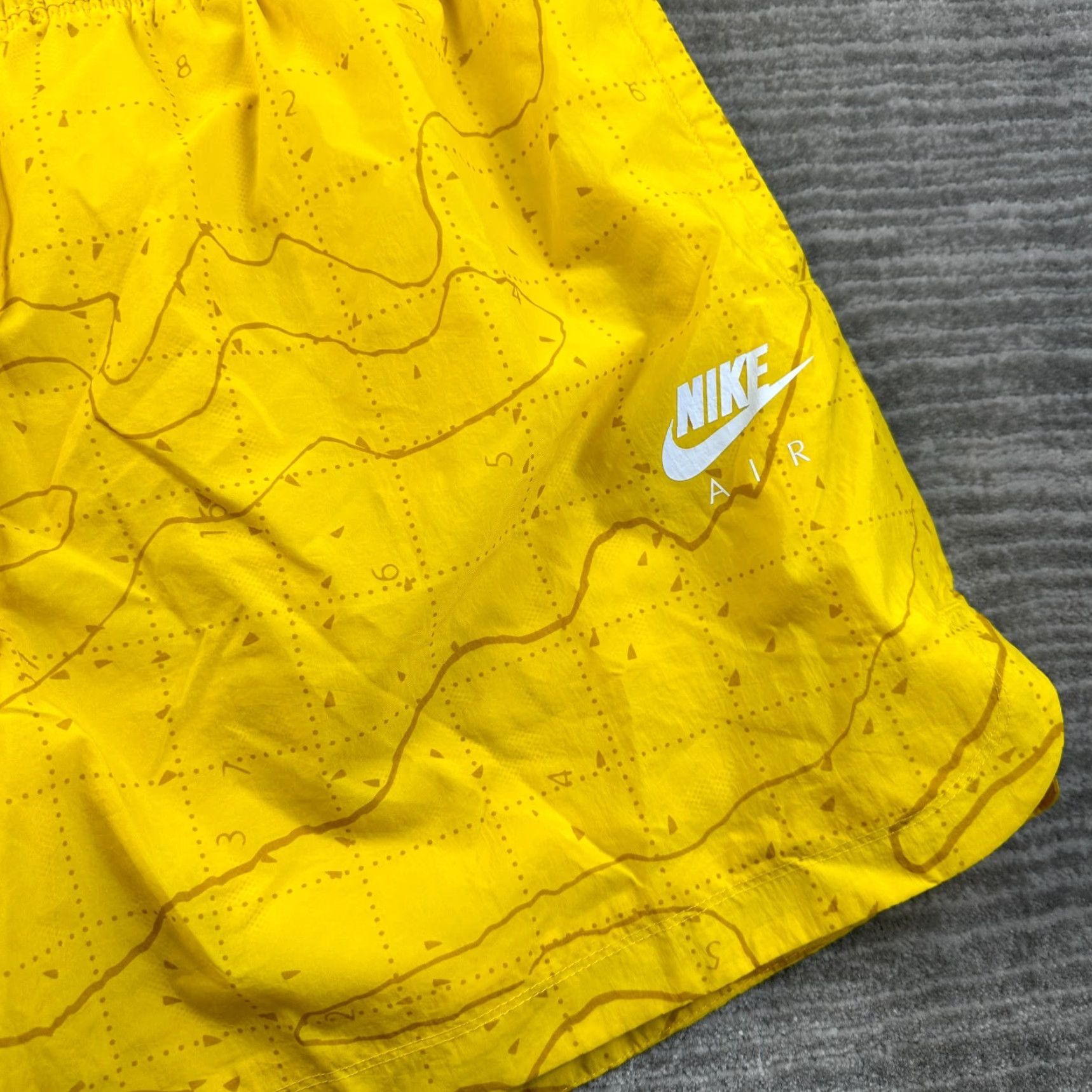 Nike Nike Shorts Mens 2XL Yellow Nylon Woven Air Sportswear Athletic Drawstring Pockets Activewear 2XL Mens Size US 39 - 4 Thumbnail