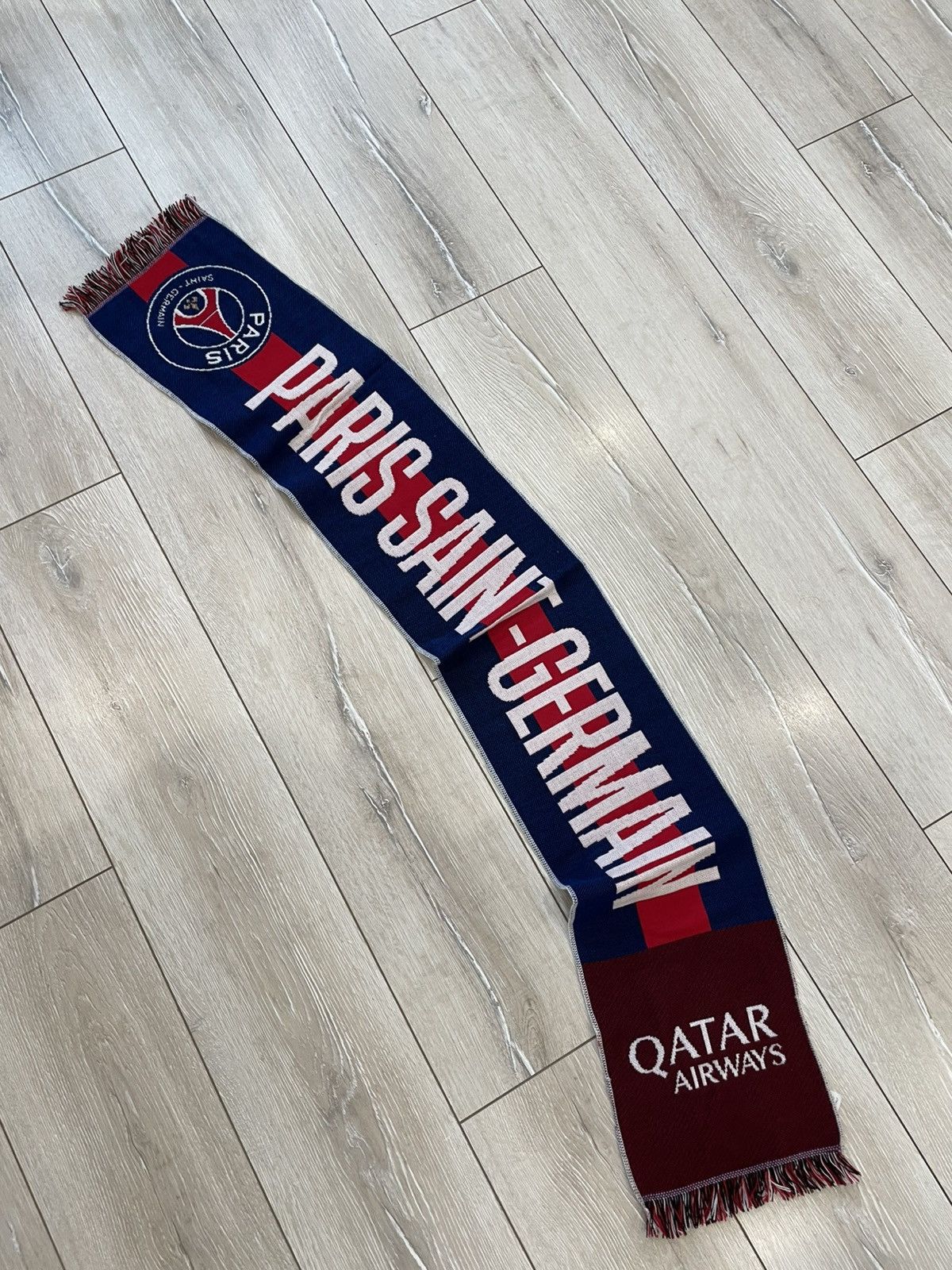 Vintage PSG PARIS SAINT GERMAIN FRENCH FOOTBALL SCARF Soccer Size ONE SIZE - 1 Thumbnail