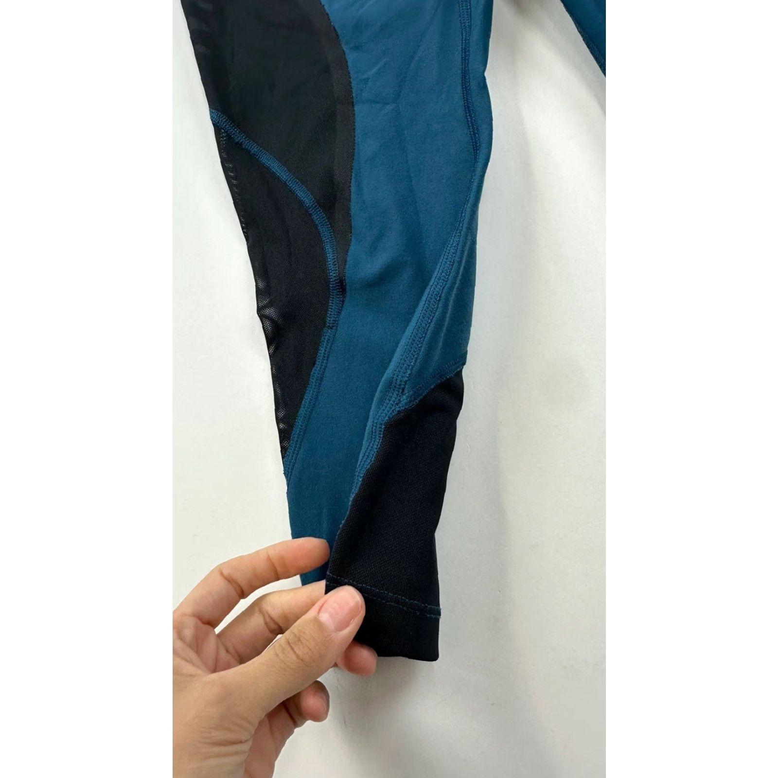 Nike Nike Leggings Women’s Small Black Cropped Legend 20” Mid Rise Training Womens (S) Activewear Nike Cropped Leggings Size 28" / US 6 / IT 42 - 3 Thumbnail