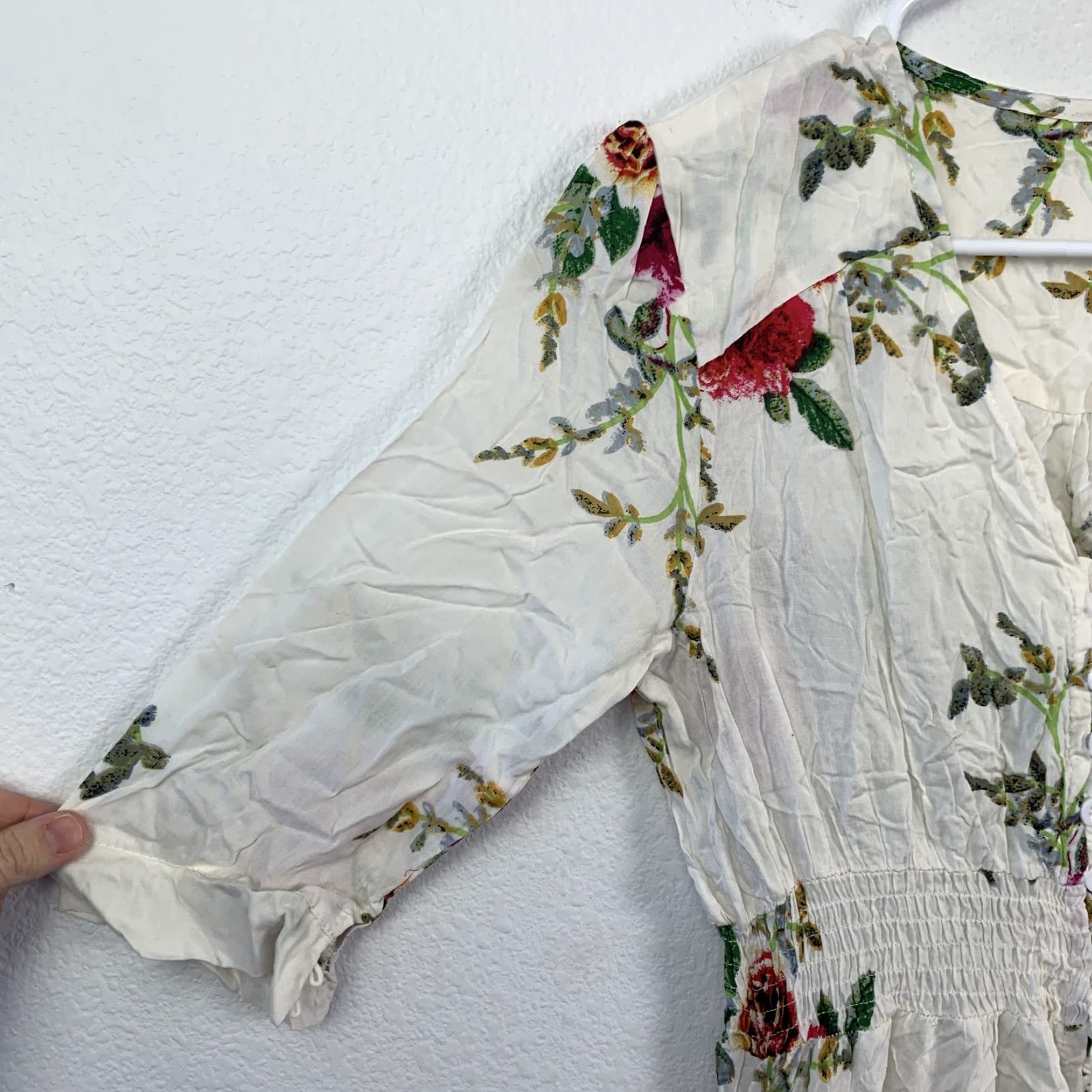 Vintage VINTAGE Boho Floral Midi Dress Women's White Red Green Smocked Waist Button Front Tassels Size S / US 4 / IT 40 - 6 Thumbnail