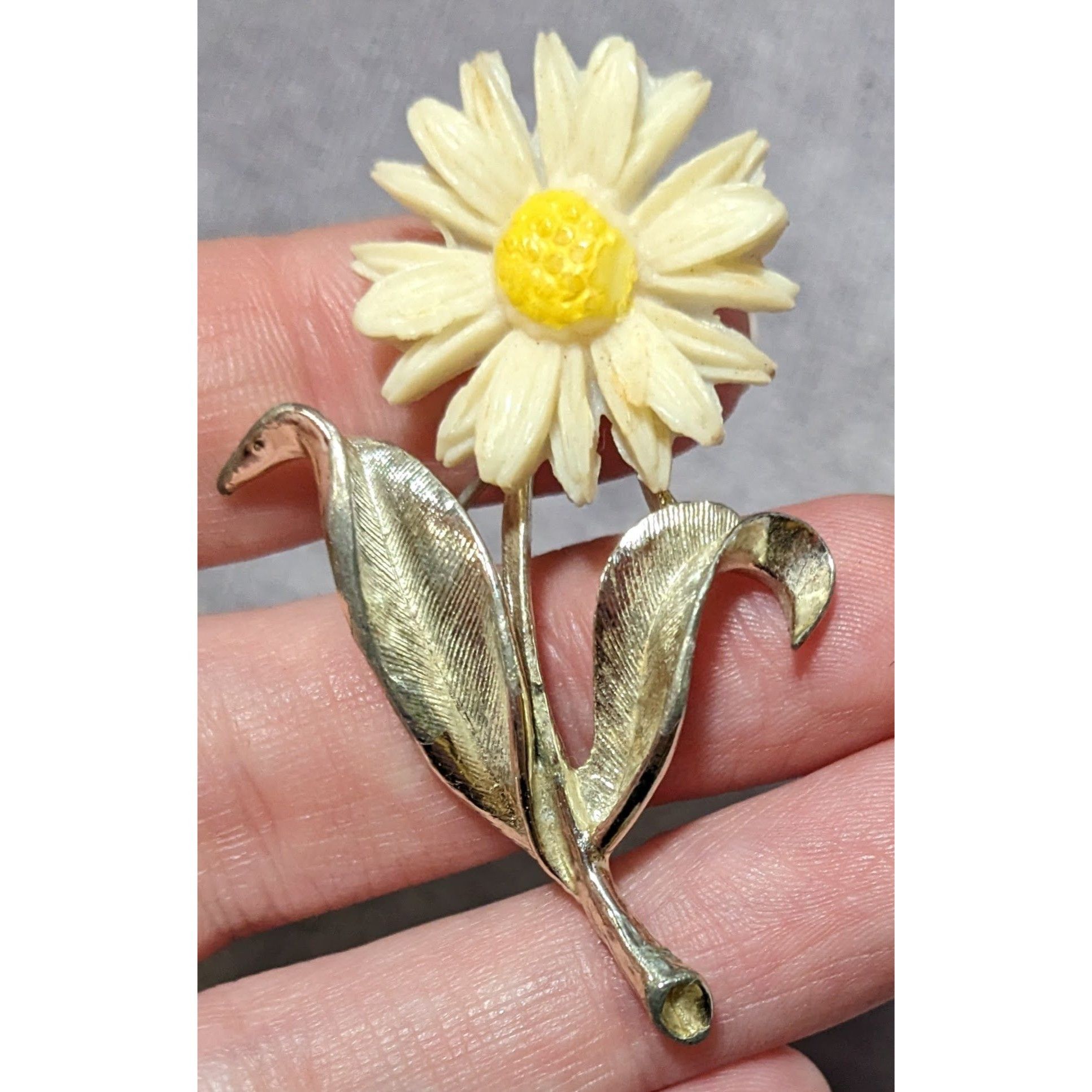 Other Vintage Sarah Coventry Silver And White Daisy Brooch Size ONE SIZE - 5 Thumbnail