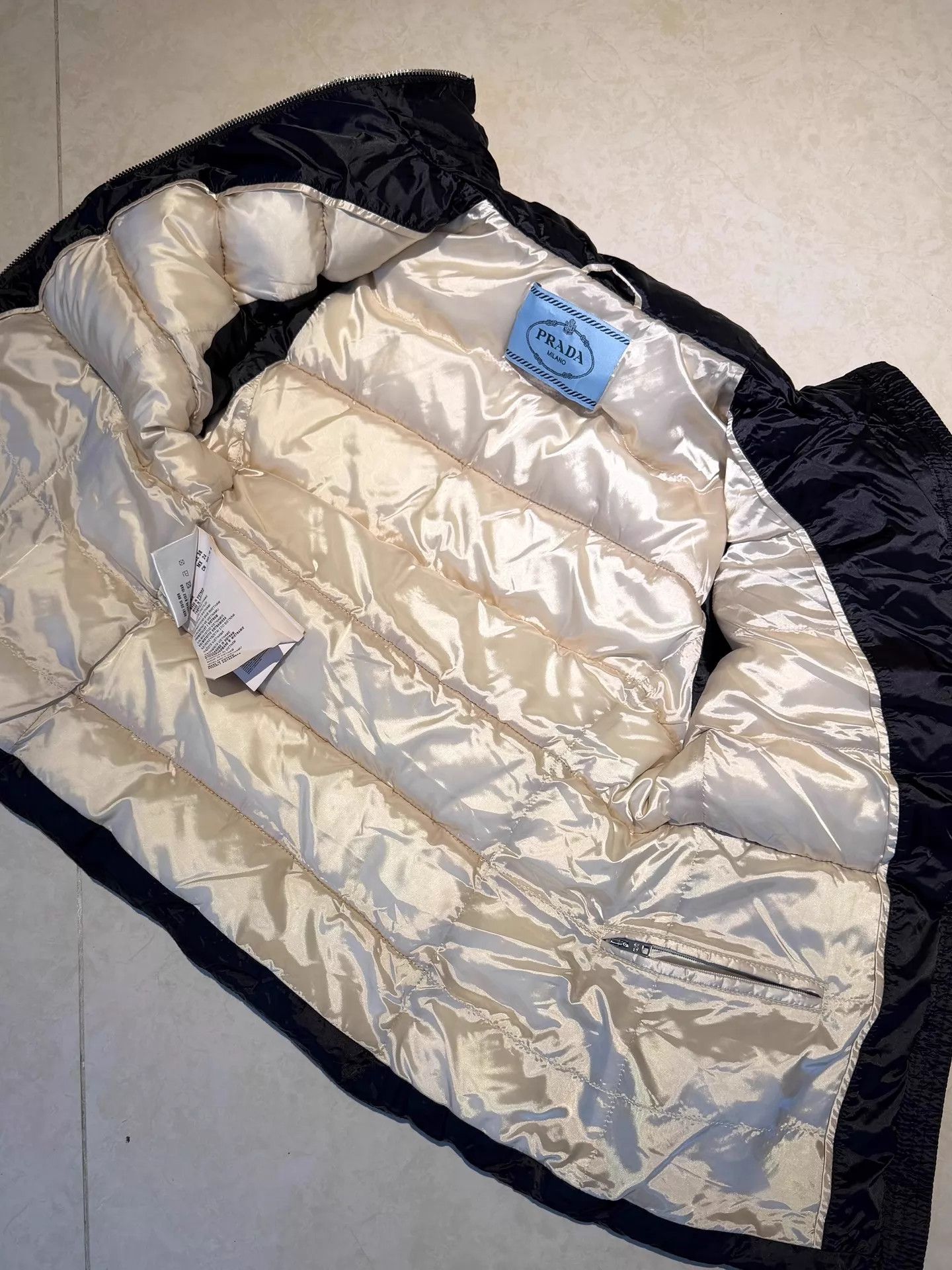 Prada Prada Reversible Down Vest Black Double Zipper Silk Lining Size XS / US 0-2 / IT 36-38 - 5 Thumbnail