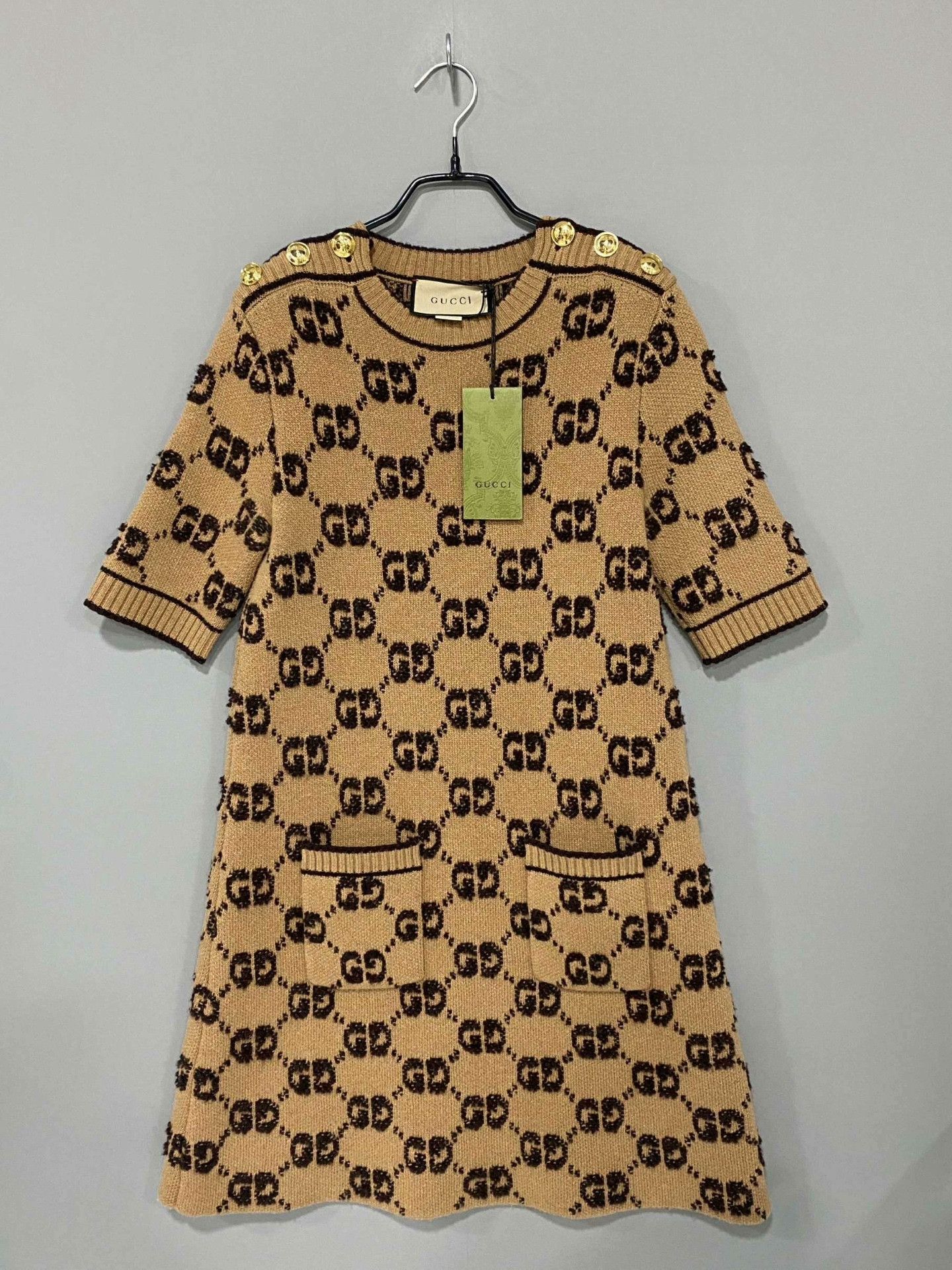 Gucci Gucci Retro Gold T-Shirt S Women Size S / US 4 / IT 40 - 1 Thumbnail