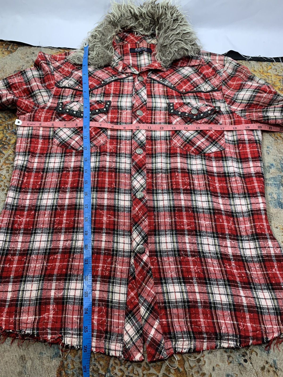 Beauty Beast IN THE ATTIC FAUX FUR DRAGON DISTRESSED BUTTON DOWN SHIRT Size US L / EU 52-54 / 3 - 6 Thumbnail