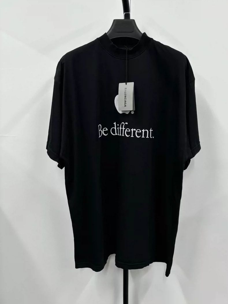 Balenciaga Balenciaga FW22 Be Different Apple Logo Printed Crew Neck Size US S / EU 44-46 / 1 - 1 Thumbnail