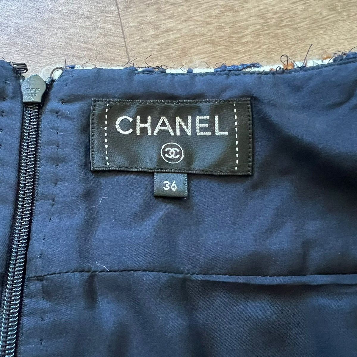 Chanel CHANEL COCO MARK SKIRT WOOL Size 26" / US 2 / IT 38 - 7 Thumbnail