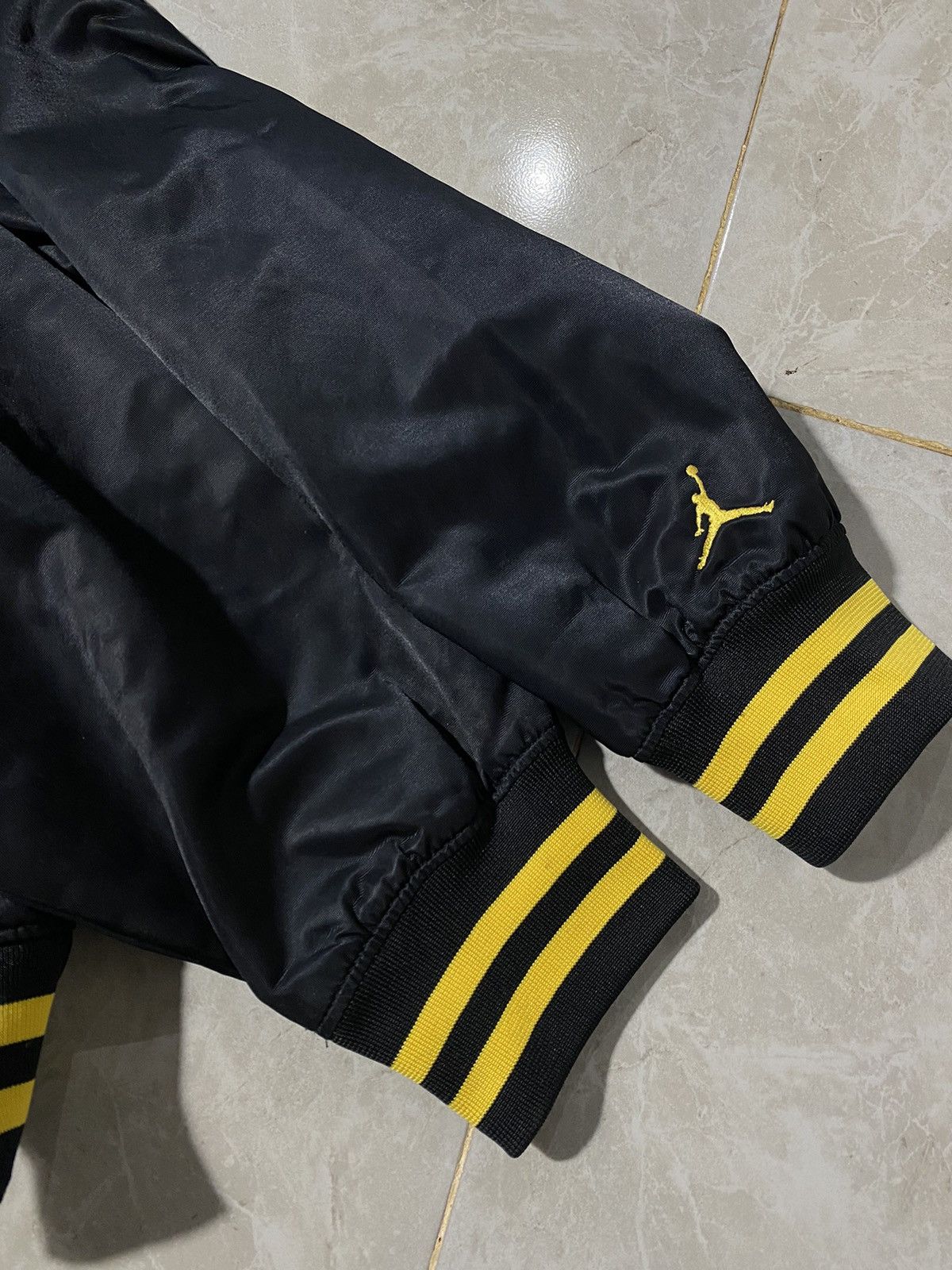 Jordan Brand vintage air jordan jacket big logo golden pin Size US XL / EU 56 / 4 - 5 Thumbnail