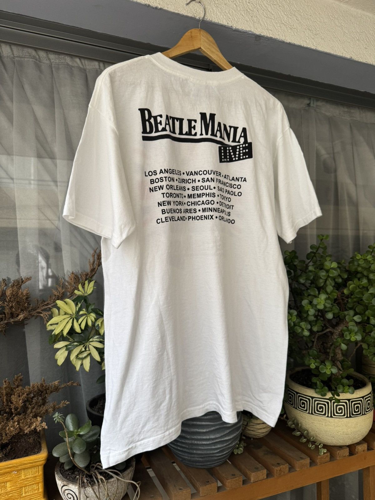 Band Tees Rare Vintage 00’s BeatleMania Live tribute Size US L / EU 52-54 / 3 - 6 Thumbnail