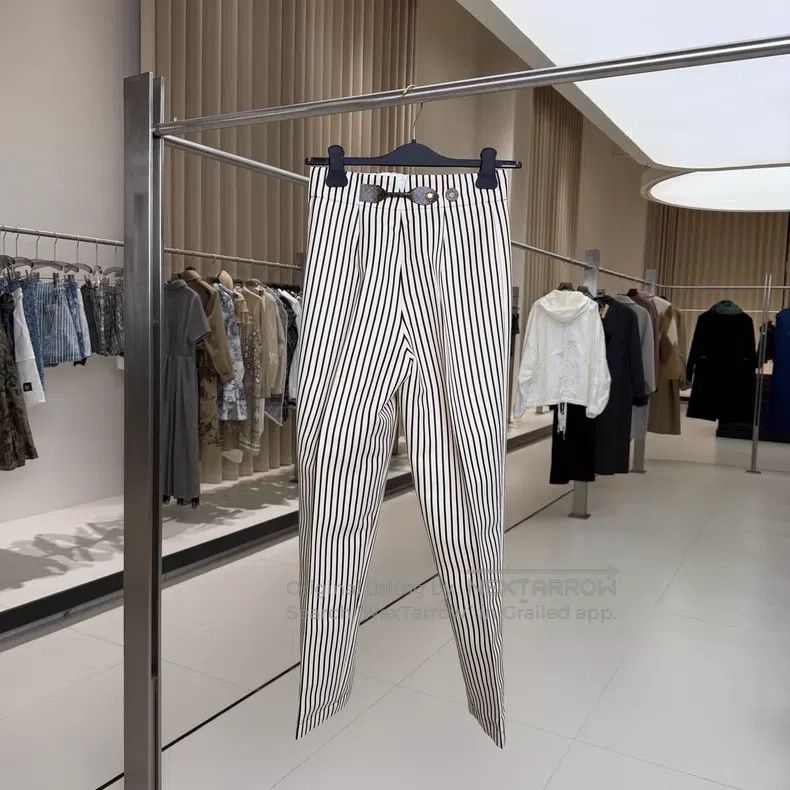 Louis Vuitton Louis Vuitton Black and white striped turnip pants Size US 34 / EU 50 - 2 Thumbnail