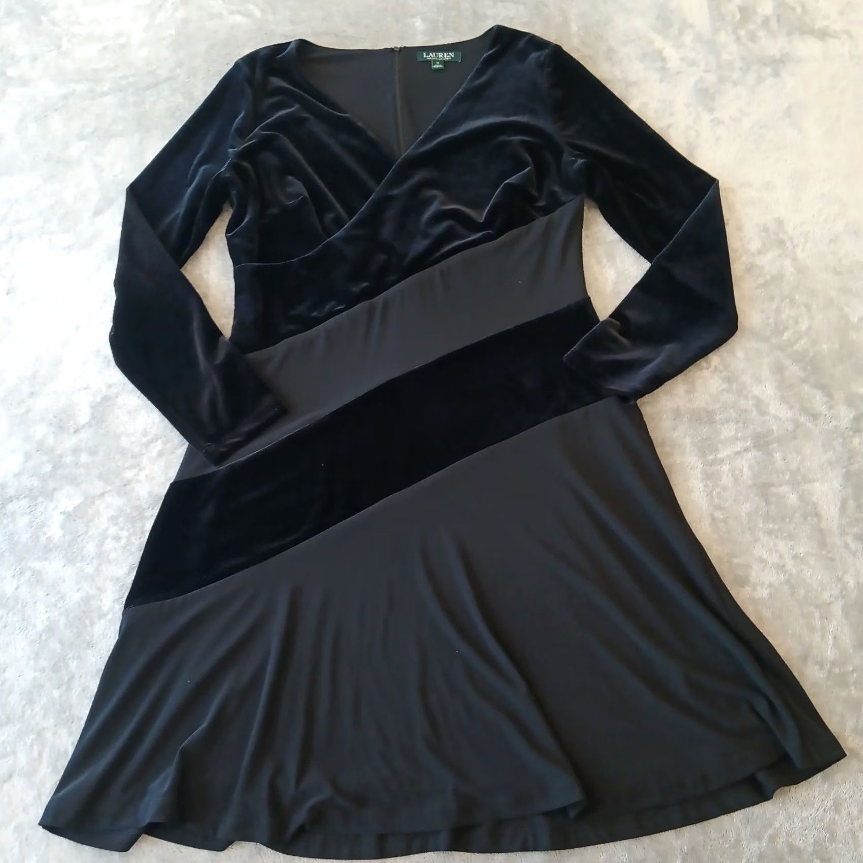 Ralph Lauren Lauren Ralph Lauren Dress Size 14 Black Knee Length Long Sleeve Velour V Neck Womens Size XL / US 12-14 / IT 48-50 - 2 Thumbnail