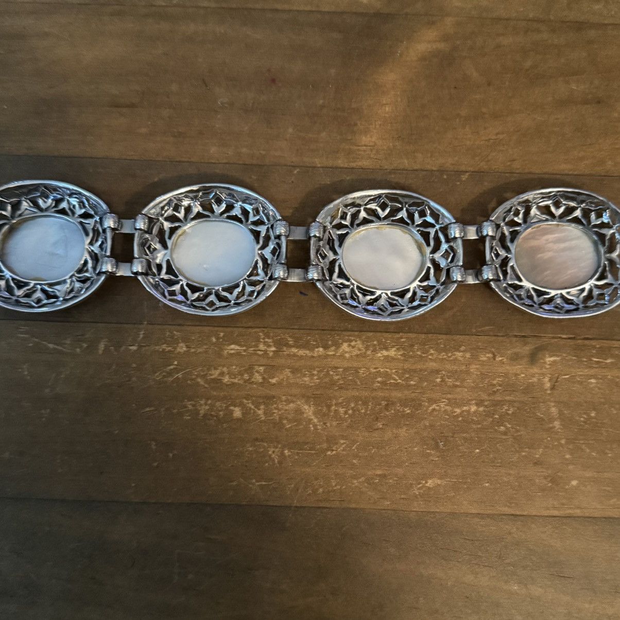 Other Chunky silver tone oval filigree link MOP bracelet Size ONE SIZE - 7 Thumbnail