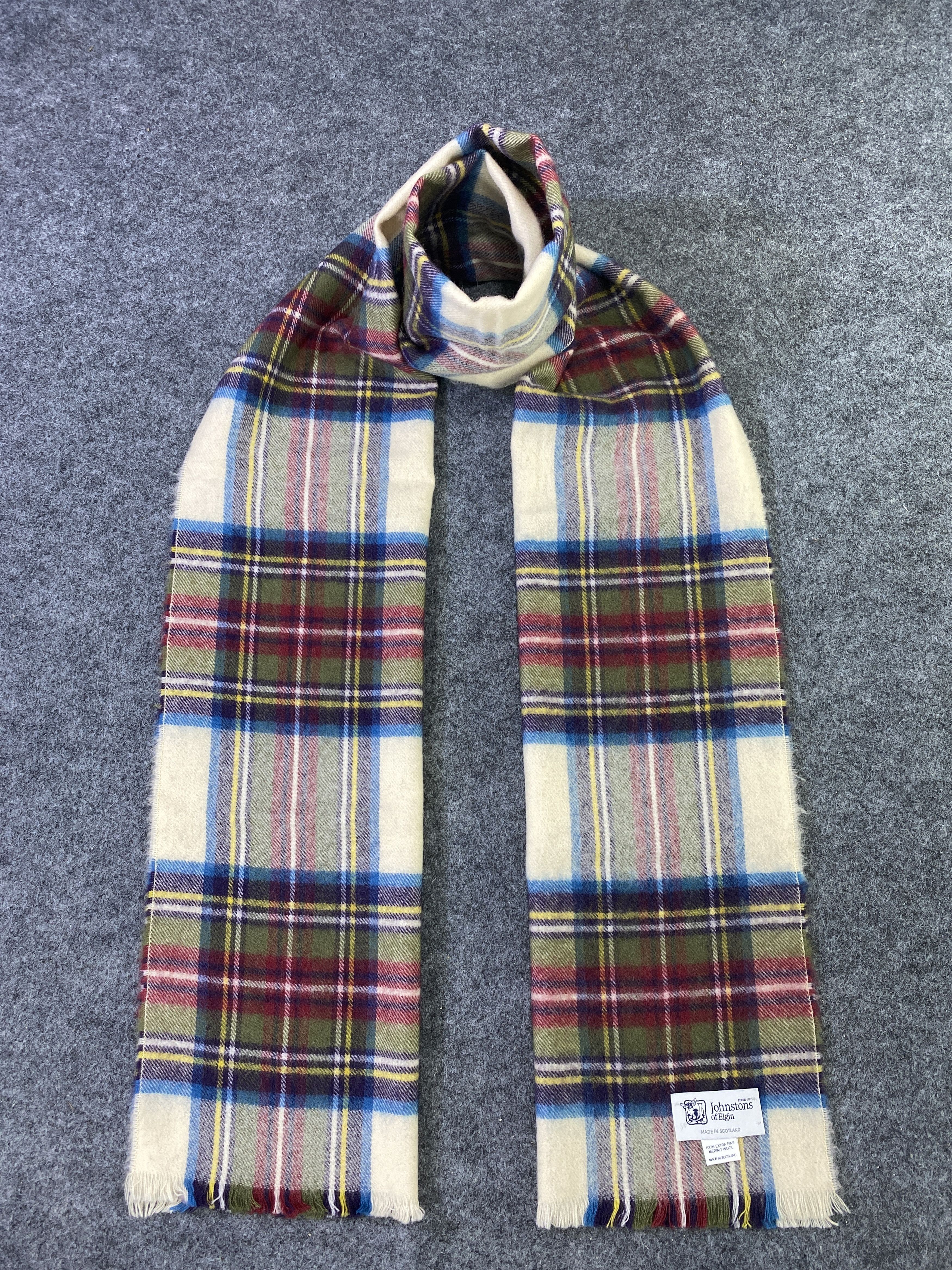 Johnstons Of Elgin Johnstons Of Elgin Scarf / Muffler / Neckwear -T684 Size ONE SIZE - 1 Thumbnail