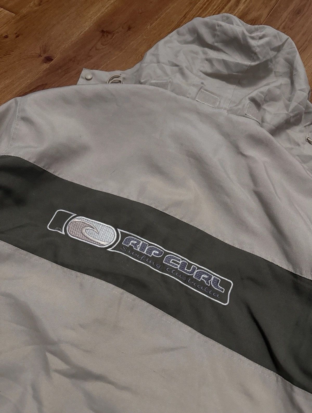 Rip Curl Vintage Rip Curl Hooded Jacket Huge Embroidered Logo Quilted Size US L / EU 52-54 / 3 - 12 Thumbnail