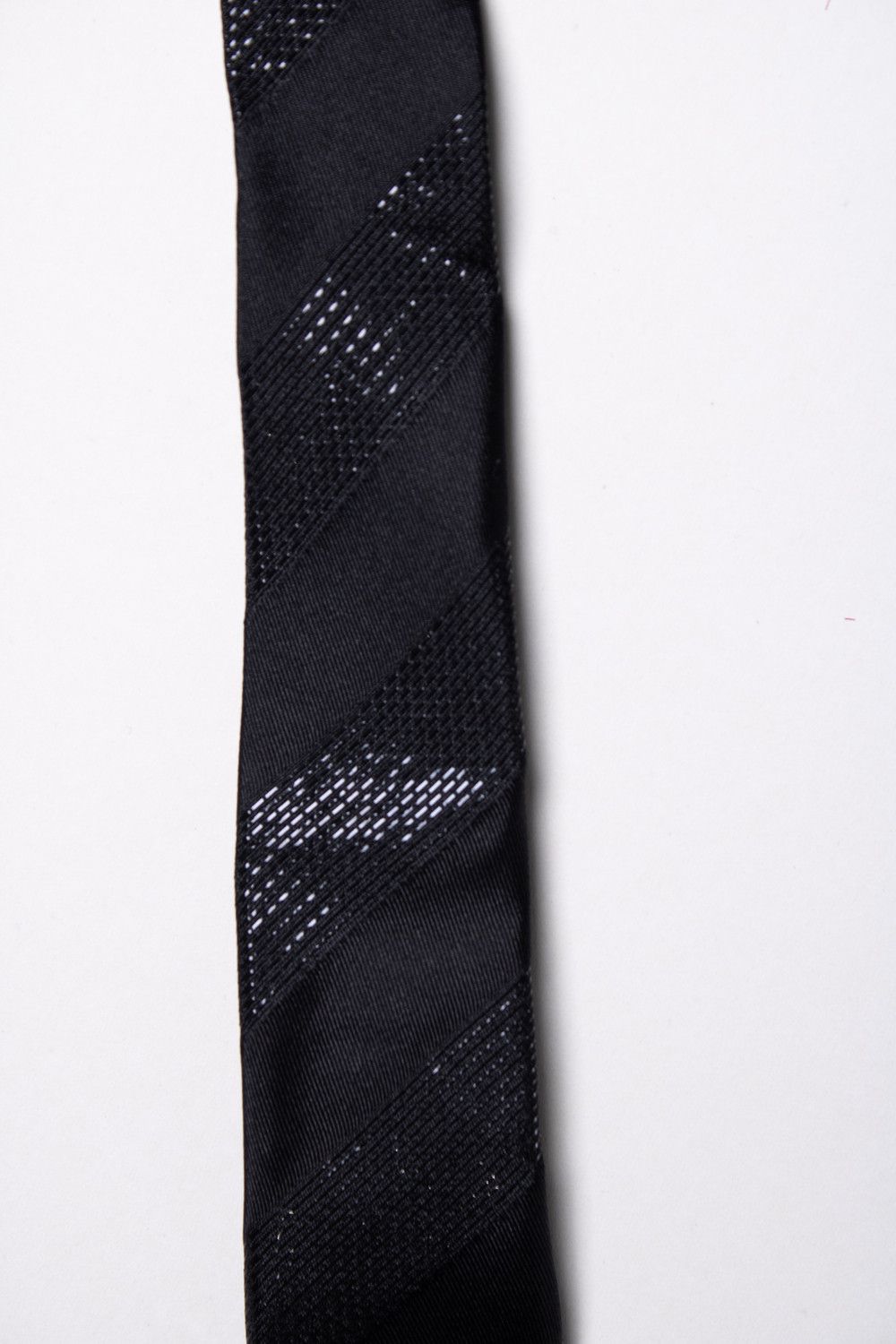 Saint Laurent Paris Saint Laurent, diagonal black striped shiny tie Size ONE SIZE - 2 Thumbnail