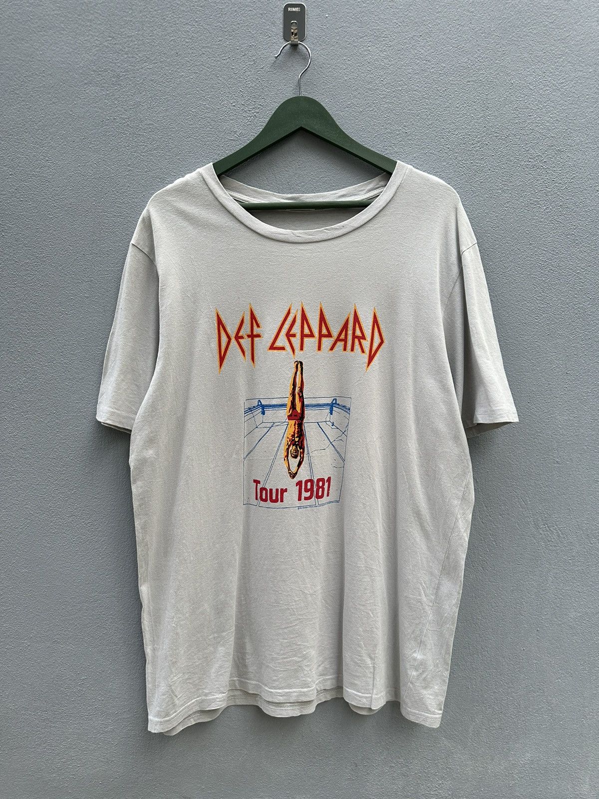 Band Tees Def Leppard Tour 1981 High N Dry ©️2014 repro by GU A57 Size US M / EU 48-50 / 2 - 1 Thumbnail