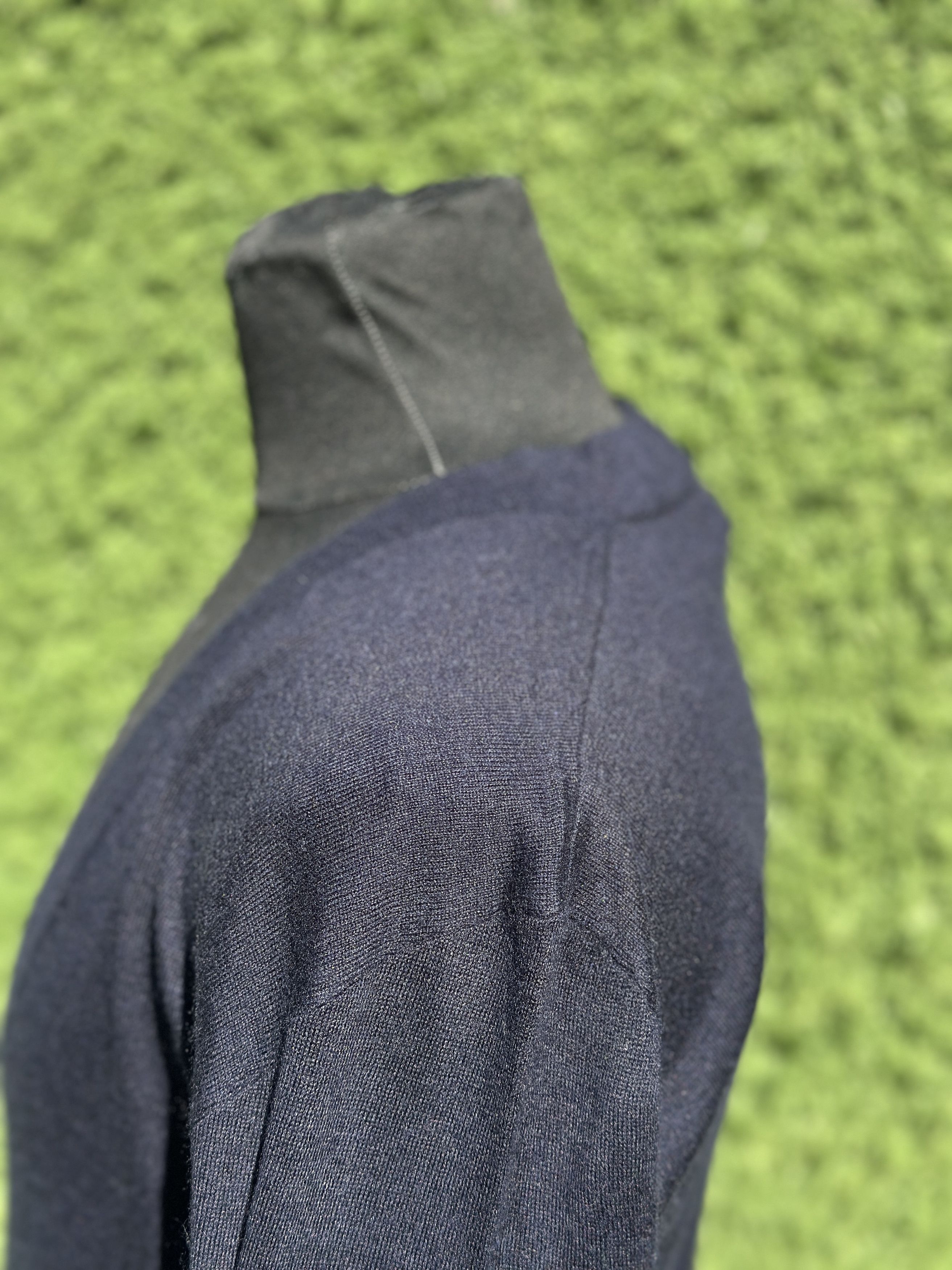 Ralph Lauren Purple Label Ralph Lauren Purple Label Cashmere Low V Neck Sweater Size M Size M / US 6-8 / IT 42-44 - 4 Thumbnail