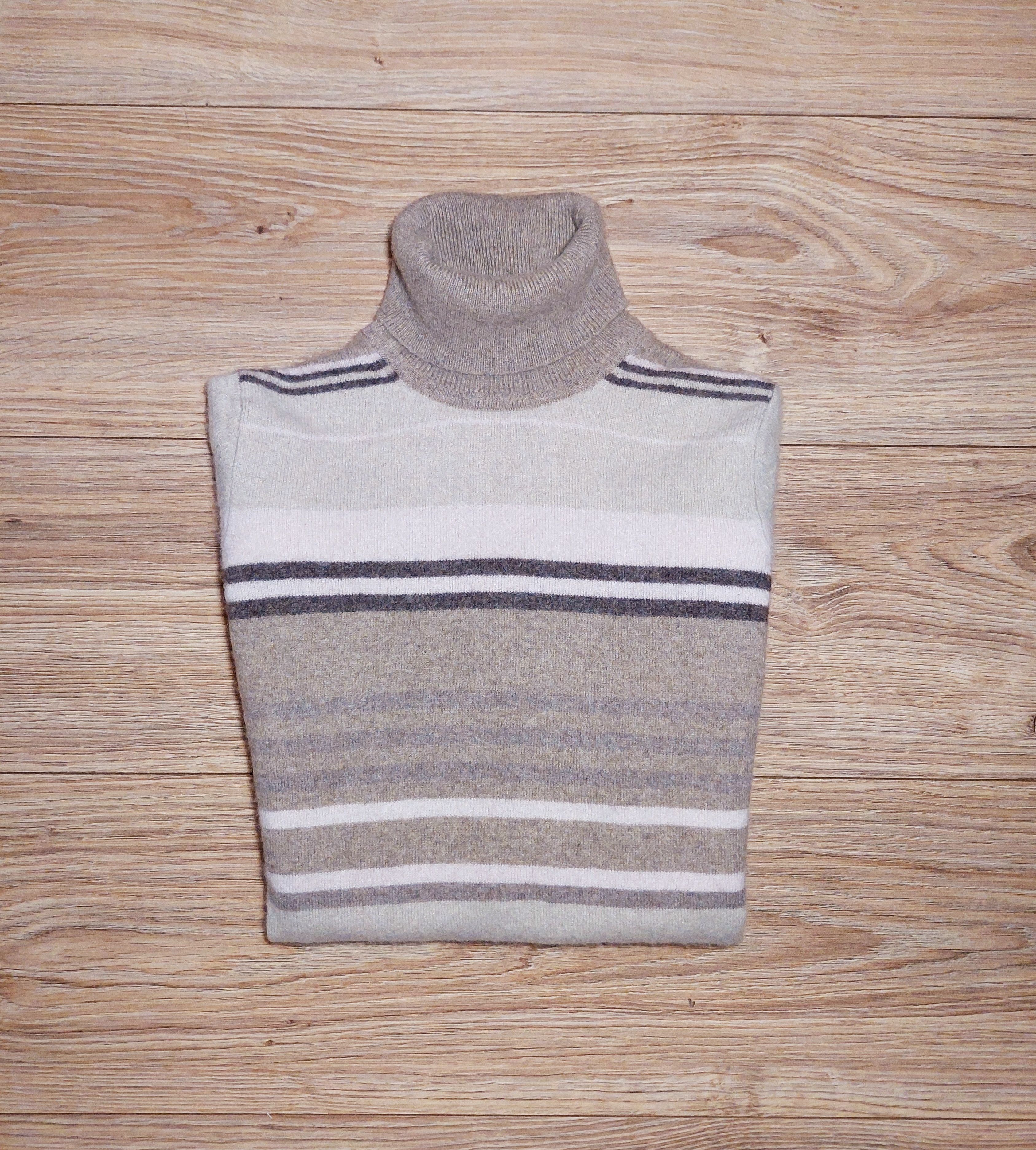 Marks & Spencer 100% cashmere sweater turtleneck jumper beige luxury soft Size M / US 6-8 / IT 42-44 - 2 Thumbnail
