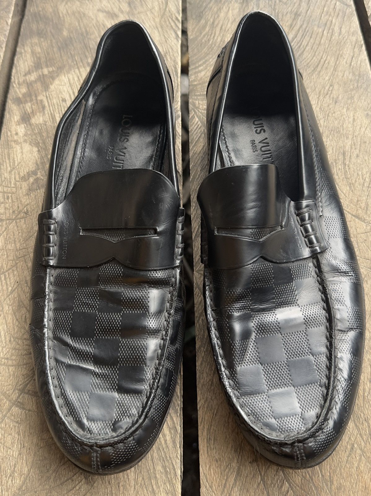 Louis Vuitton Louis Vuitton logo embossed Graduation Size US 8 / EU 41 - 1 Thumbnail