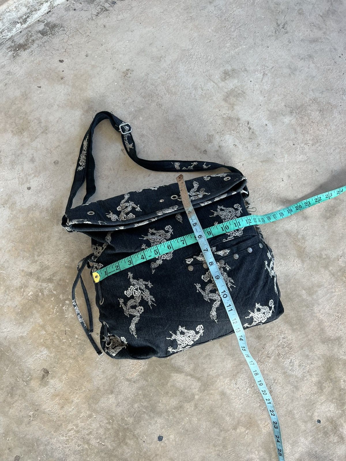 If Six Was Nine × Seditionaries OZZ ON BONDAGE DRAGON CROSSBODY BAG Size ONE SIZE - 7 Thumbnail