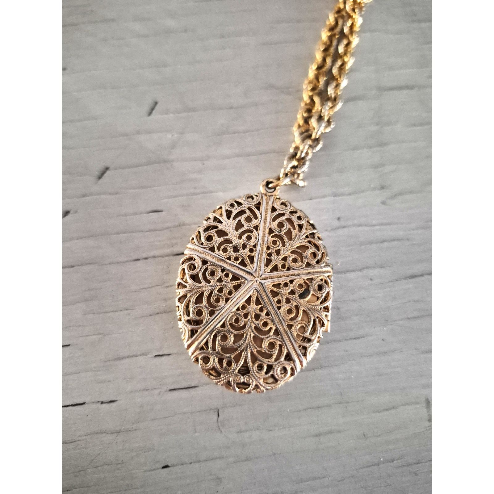 Other Vintage Ornate Roses Filigree Locket Necklace Size ONE SIZE - 6 Thumbnail