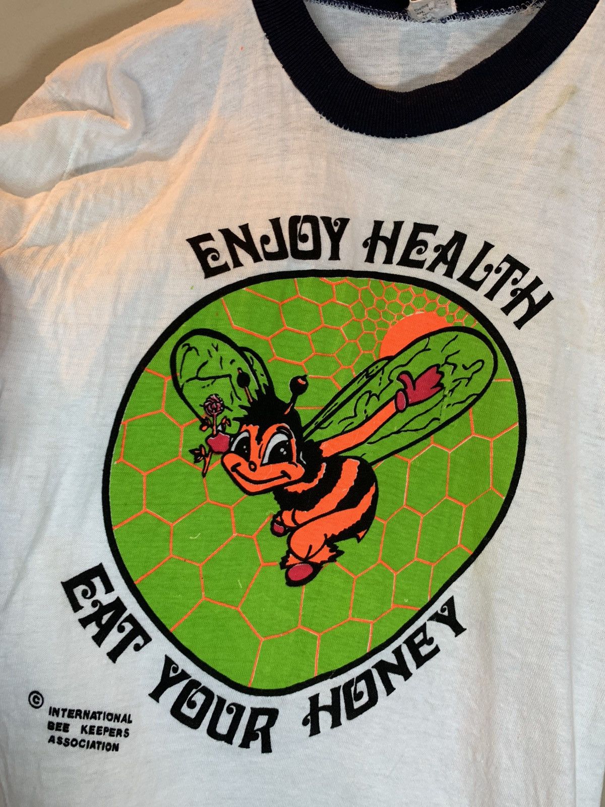 Vintage *RARE* Vintage 70’s Enjoy Health Eat Your Honey Art T-Shirt Size US S / EU 44-46 / 1 - 2 Thumbnail