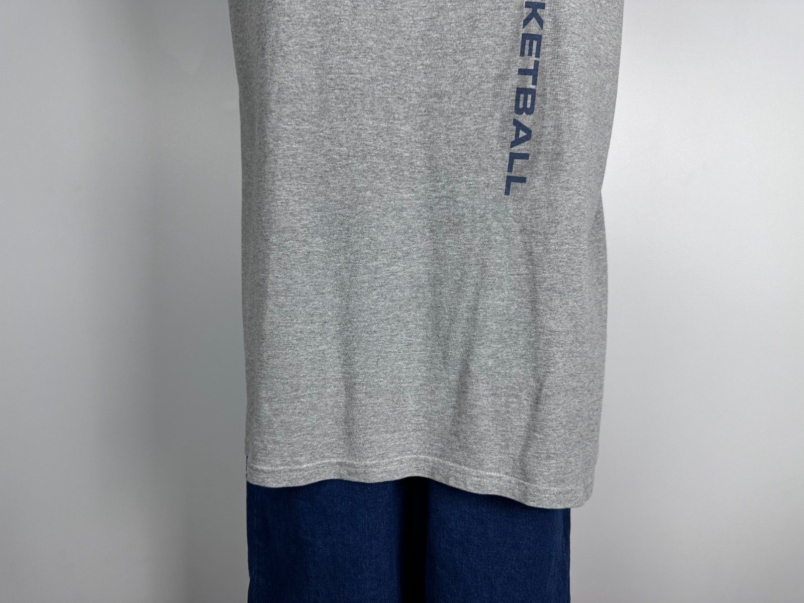Nike Vintage Nike Basketball Swoosh Logo Gray Jersey T-Shirt USA Size US M / EU 48-50 / 2 - 4 Thumbnail