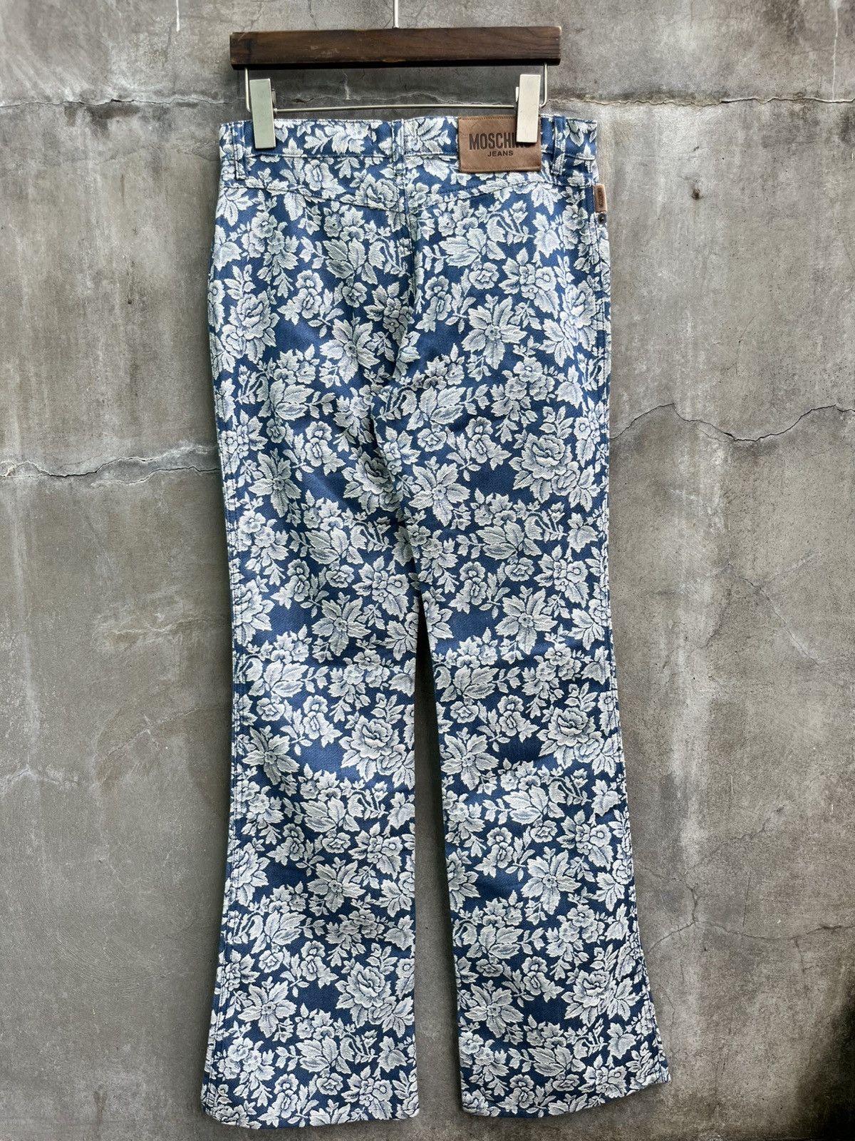 Moschino Floral Tapestry Flared Jeans Size 28" / US 6 / IT 42 - 4 Thumbnail