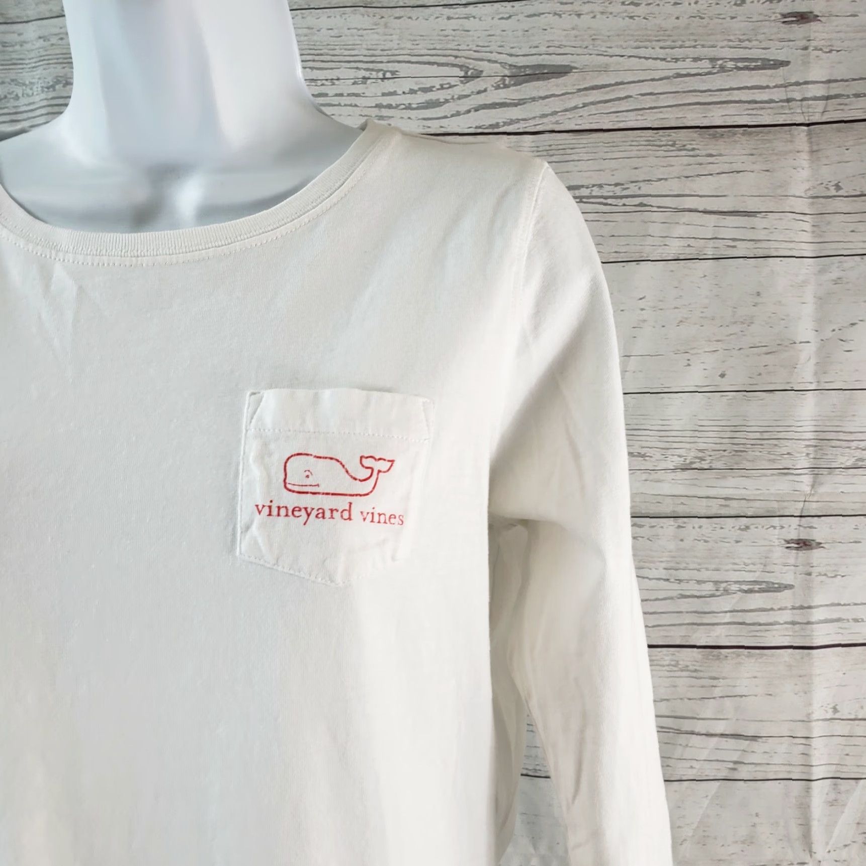 Vineyard Vines Vineyard Vines Womens Long Sleeve Tee White S Size Small White Red Whale Santa Hat Shirt Womens (if needed) Size S / US 4 / IT 40 - 2 Thumbnail