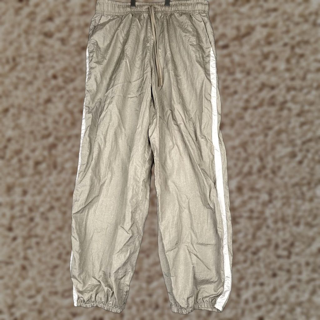 Athleta Athleta Womens Medium Beige Track Pants with Side Stripe Nylon Elastic Waist Joggers Size 32" / US 10 / IT 46 - 1 Thumbnail