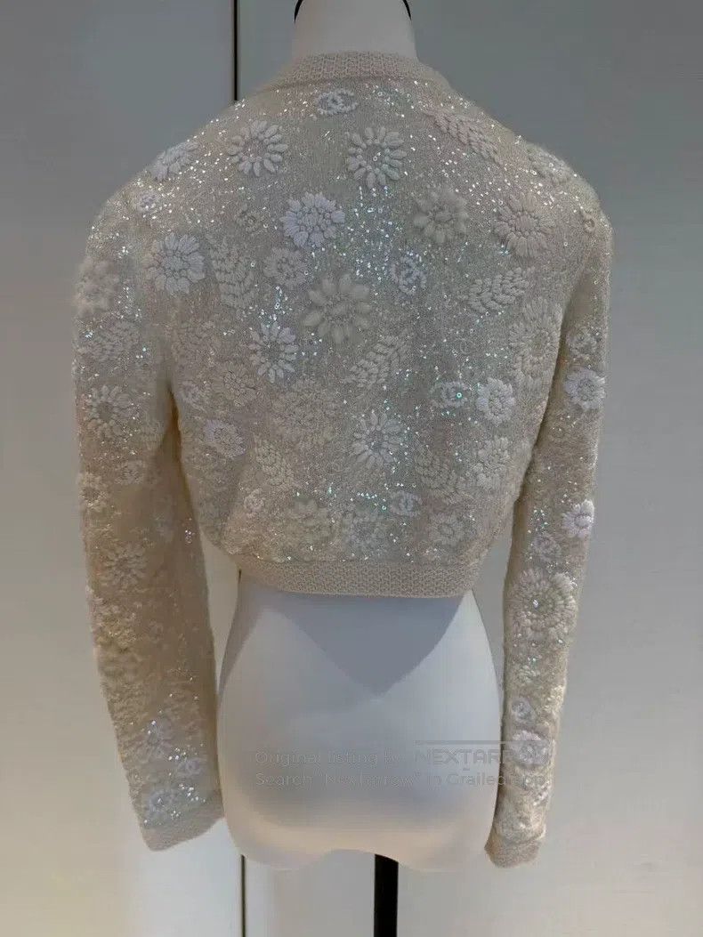 Chanel Chanel 21s white three-dimensional flower sequin cardigan Size XS / US 0-2 / IT 36-38 - 2 Thumbnail