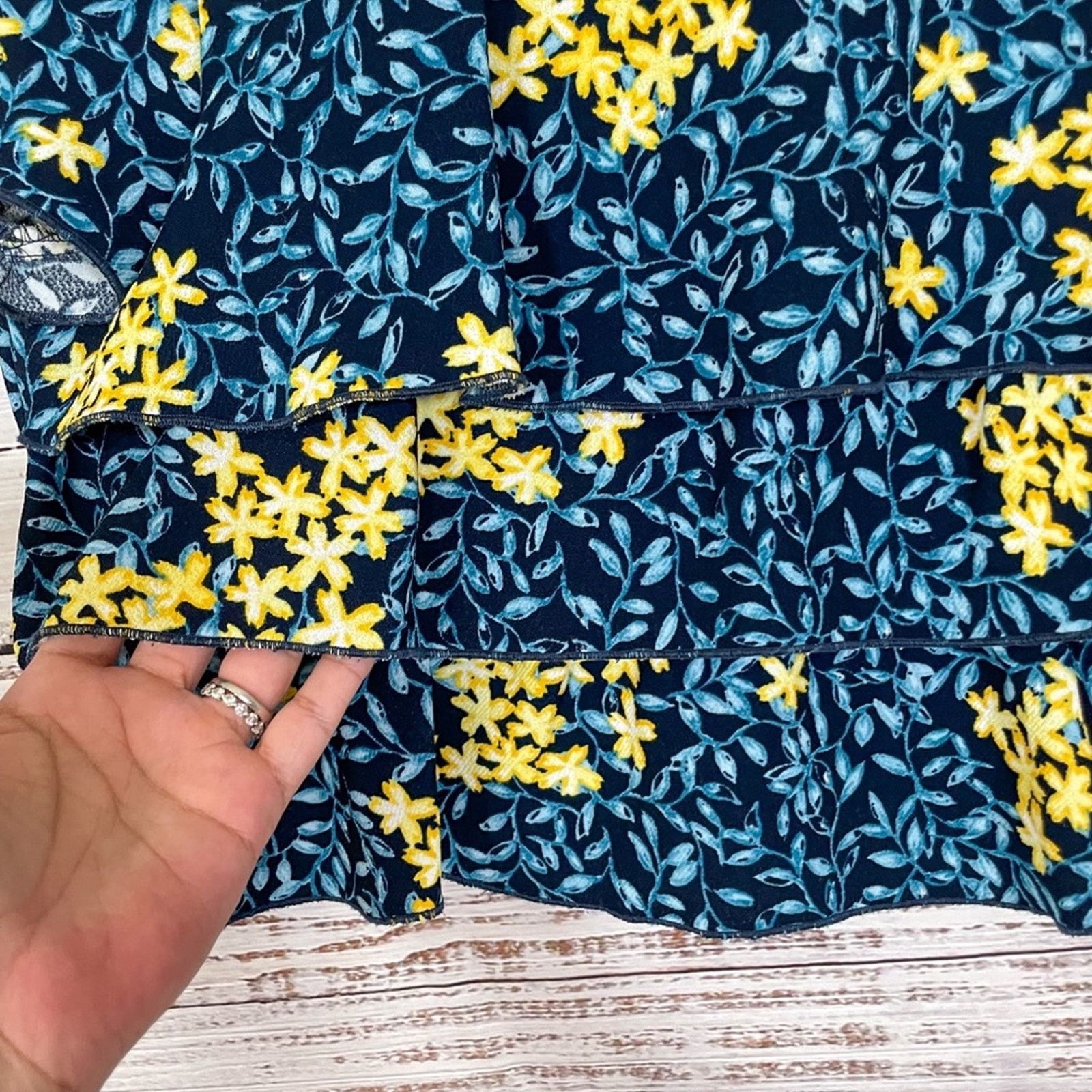 Zara Zara Navy Floral Tiered Front Festival Crop Top EUC Medium Size M / US 6-8 / IT 42-44 - 4 Thumbnail