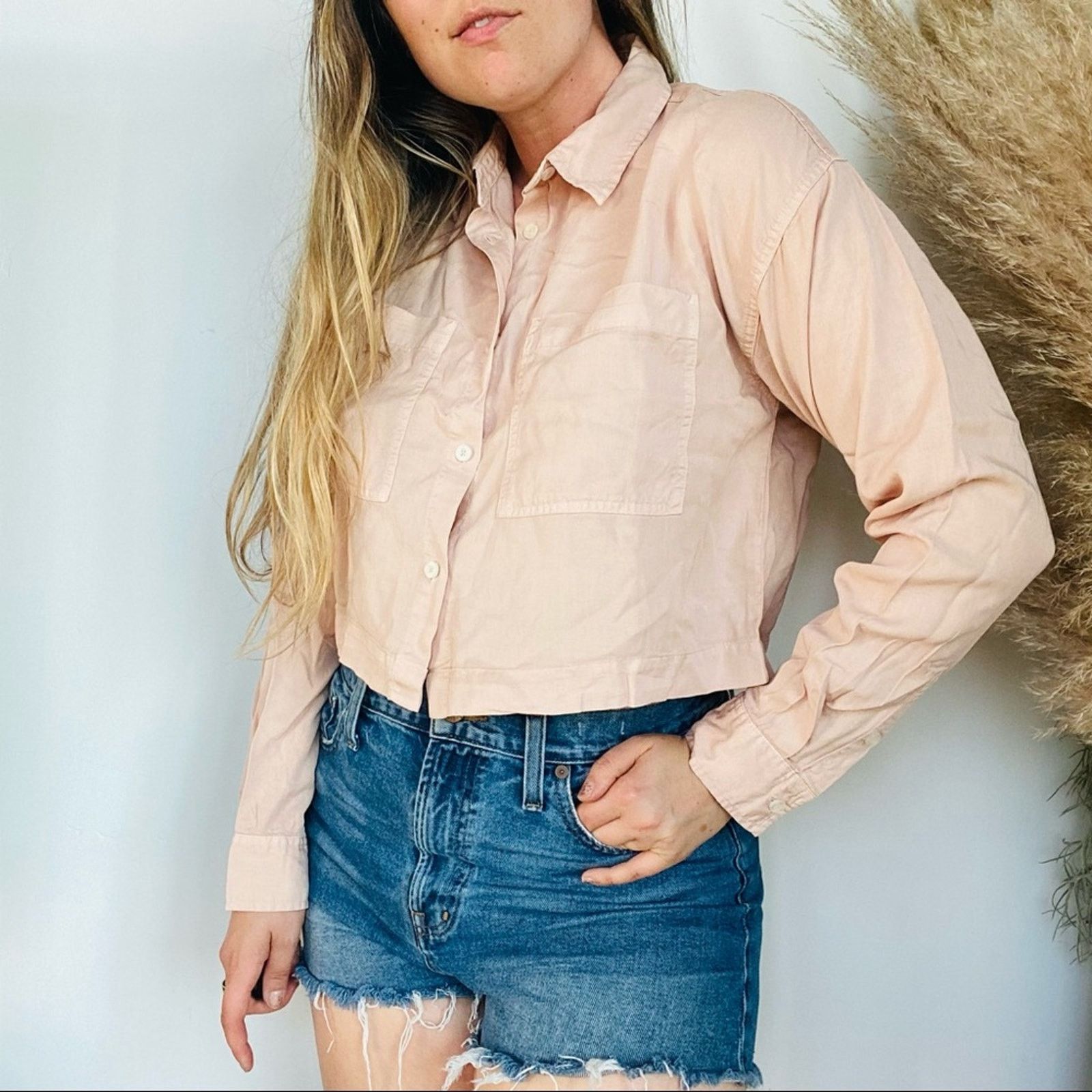 Forever 21 FOREVER Blush Pink Button Long Sleeve Crop Top Blouse Shirt Size M / US 6-8 / IT 42-44 - 3 Thumbnail