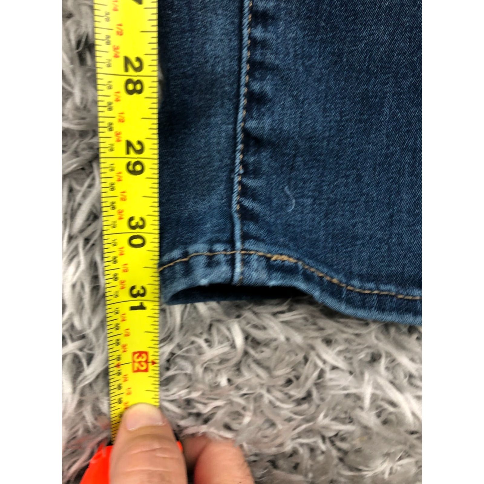 Levi's Levi's Slimming Skinny Jeans Size 30 Womens Medium Wash Blue FLAW Size 30" / US 8 / IT 44 - 3 Thumbnail