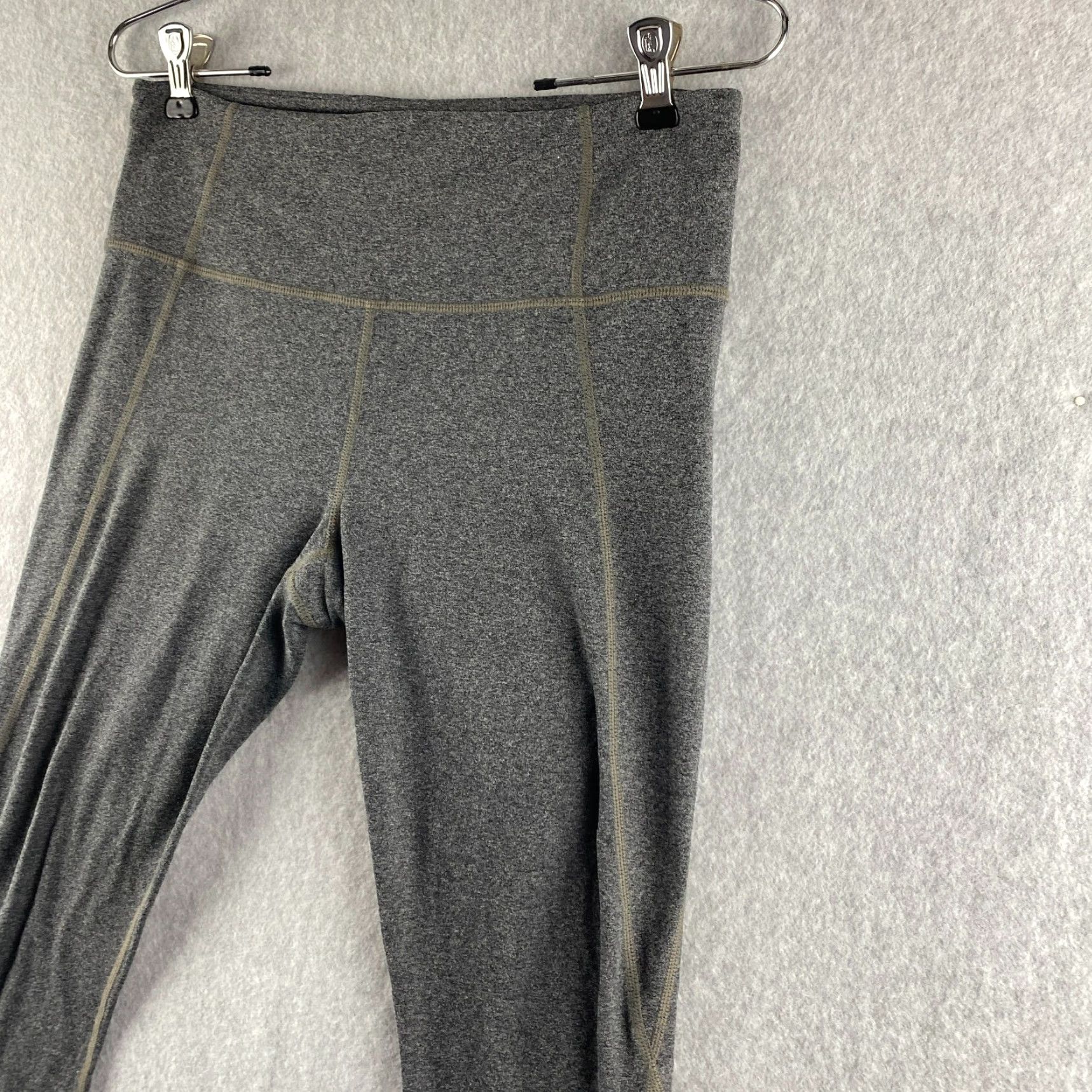 Athleta Athleta Leggings Capri M Gray Tight Stretch Athletic Performance Highrise Size 32" / US 10 / IT 46 - 7 Thumbnail