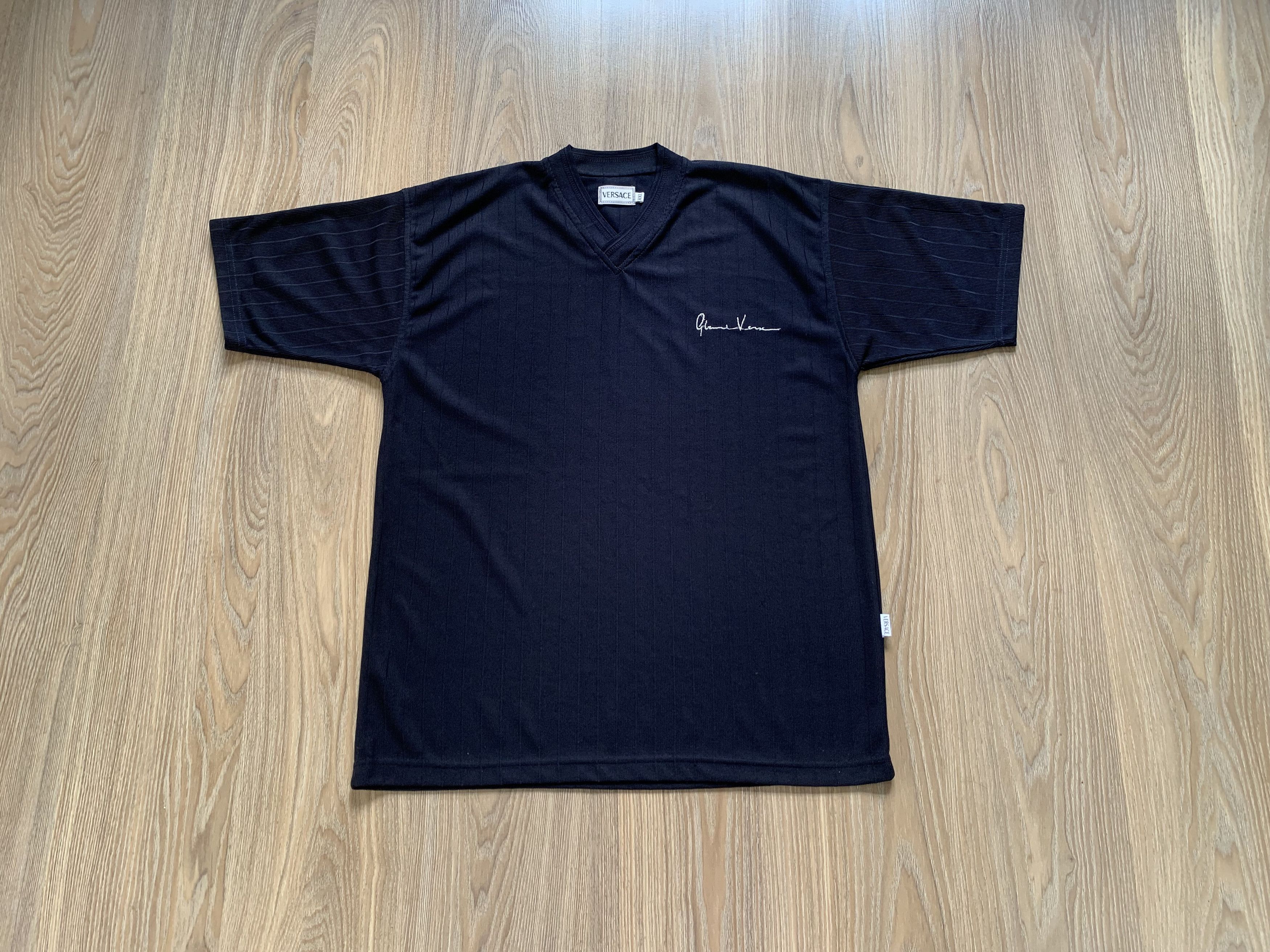 Versace Vintage Gianni Versace Navy Blue V Neck T Shirt Size US XXL / EU 58 / 5 - 1 Thumbnail