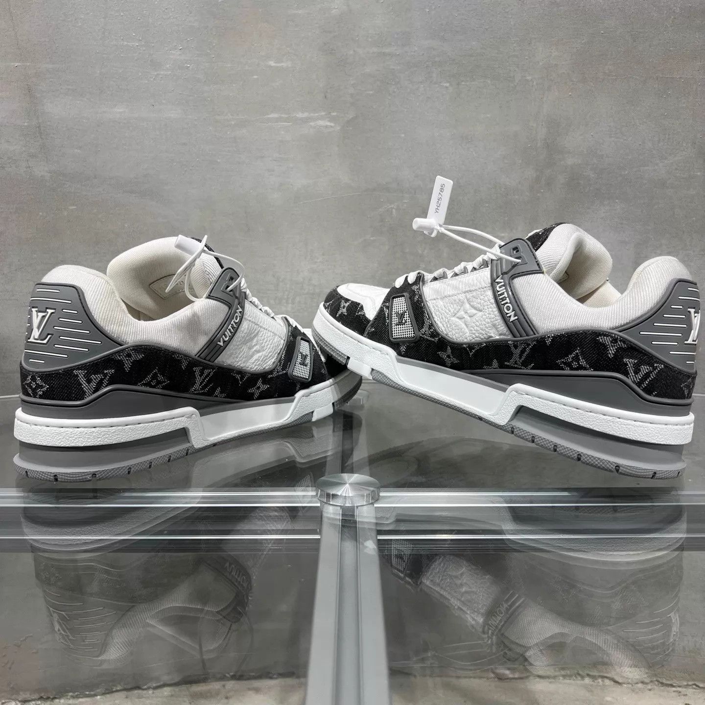 Louis Vuitton LV Trainer White Gray Denim UK8.5 42.5 YH26563 Size US 9.5 / EU 42-43 - 5 Thumbnail