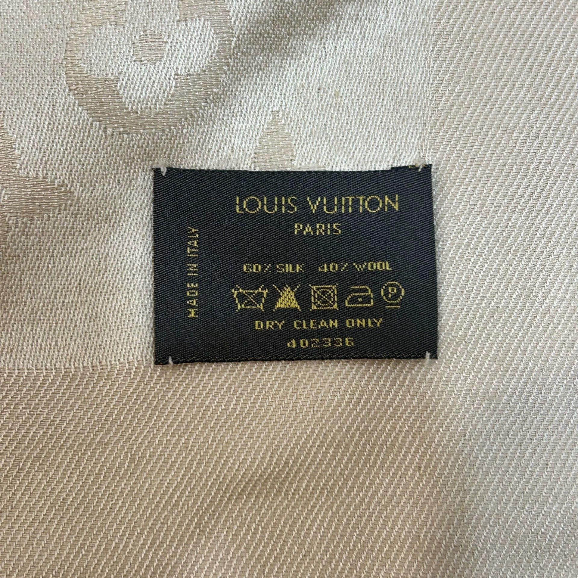 Louis Vuitton Louis Vuitton Monogram Silk Wool Shawl 140x140 Size ONE SIZE - 3 Thumbnail