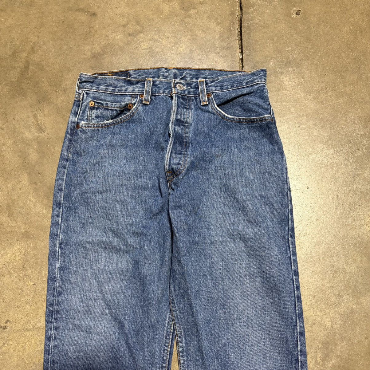 Levi's Vintage Levis 501 Straight Fit Jeans Button Fly Fade 90s USA Size US 33 - 5 Thumbnail