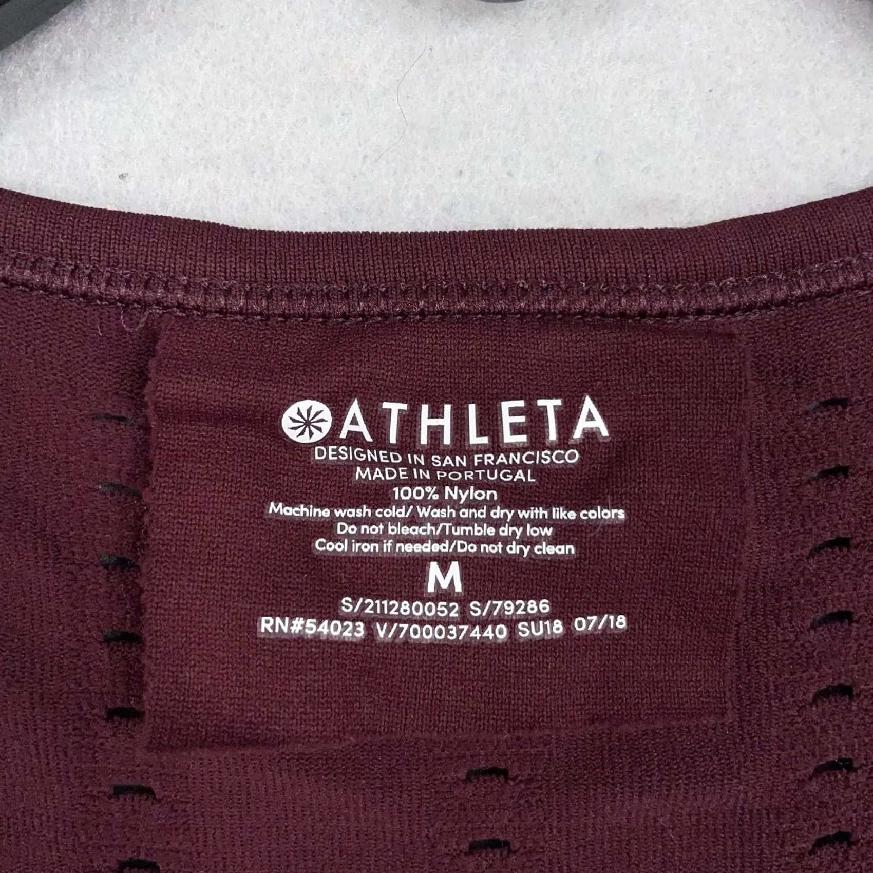 Athleta Athleta Shirt Womens Medium Burgundy Seamless Long Sleeve Perforated Athletic Gym Size M / US 6-8 / IT 42-44 - 4 Thumbnail