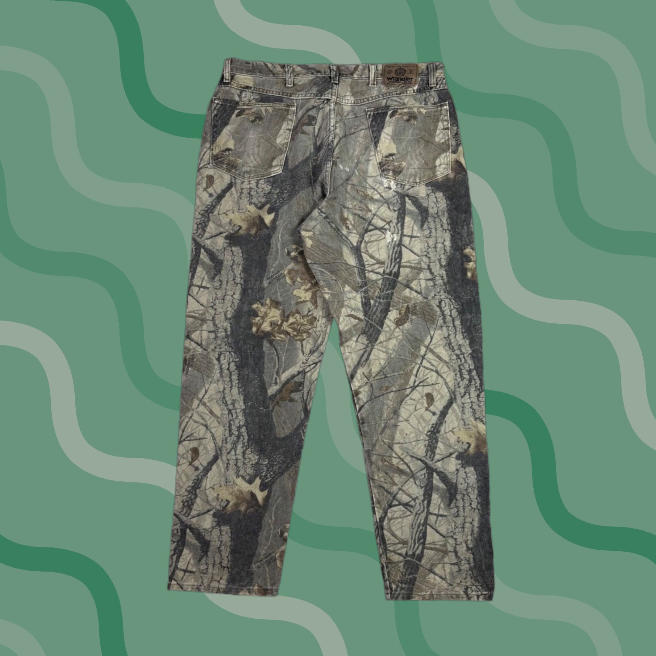 Wrangler Wrangler Authentic Jeans Camo Realtree Hardwoods Pants Men 36x30 Brown Denim 5-Pocket Distressed Size US 36 / EU 52 - 1 Thumbnail