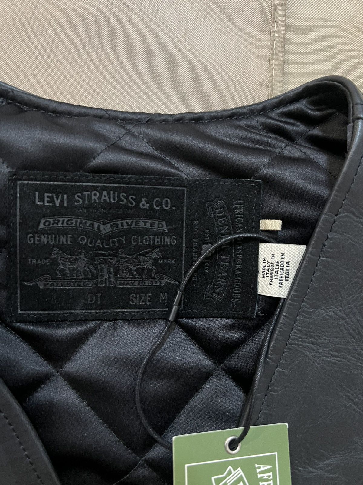 DENIM TEARS × Levi's LEVI'S® X DENIM TEARS TRACY'S KING TUT VEST size M Size US M / EU 48-50 / 2 - 4 Thumbnail